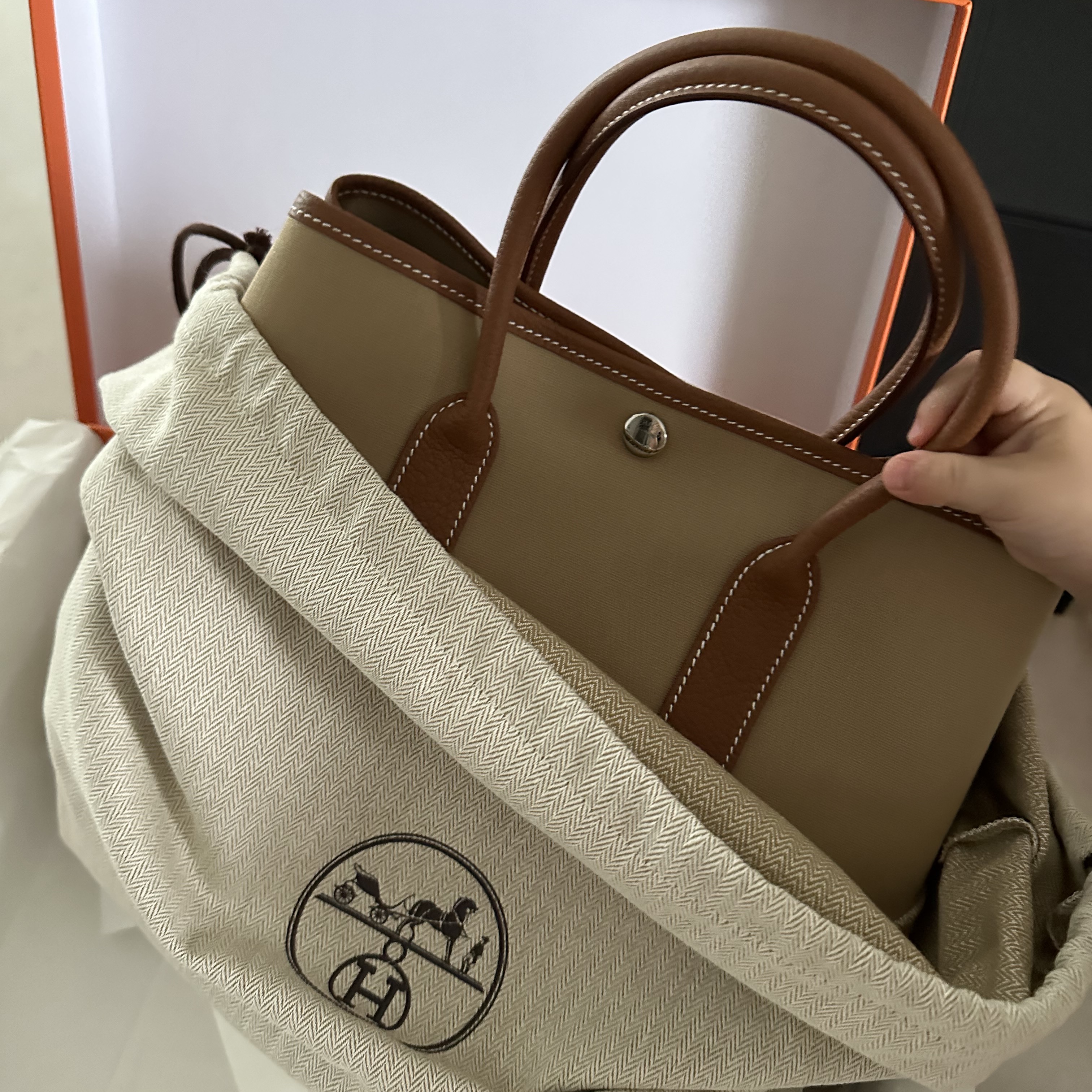 Hermes Garden Party 30 Bag Officier Negonda & Palladium Trench Gold 착용 스타일 - 3