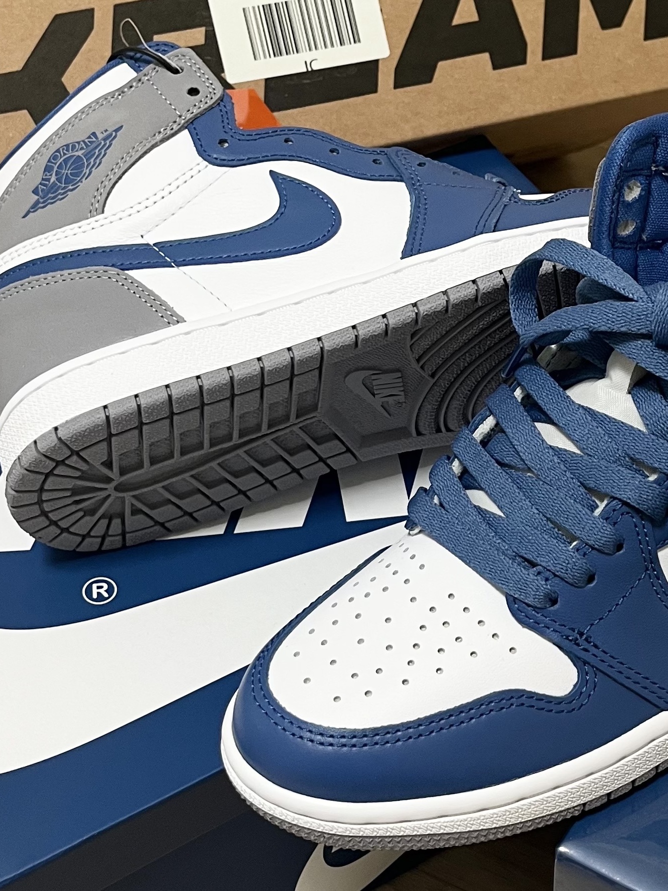 Jordan 1 Retro High OG True Blue 착용 스타일 - 3