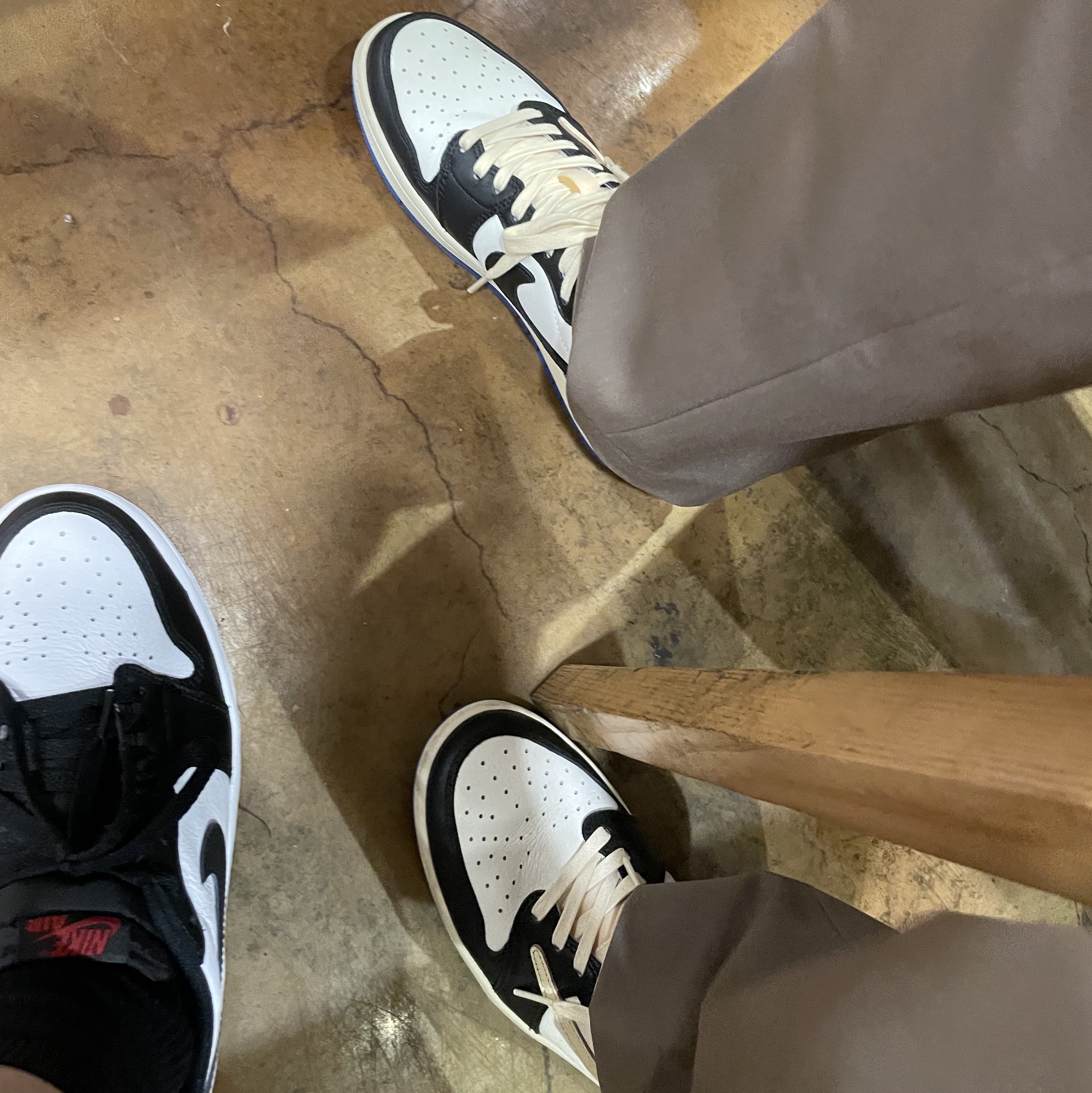 Jordan 1 Retro Low OG Black Toe, Jordan 1 x Travis Scott x Fragment Retro Low OG SP Military Blue 착용 스타일