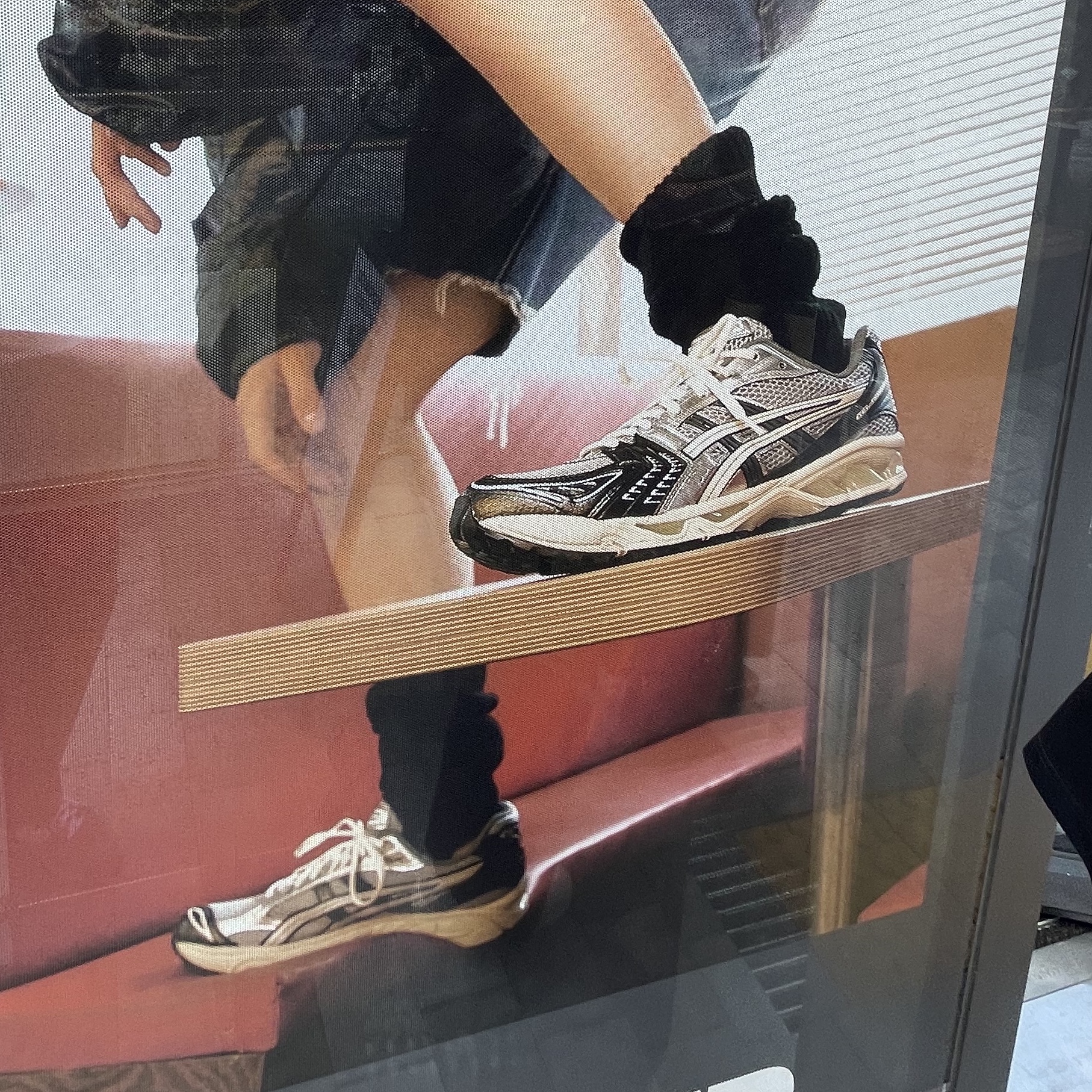 Asics Gel-Kayano 14 Black Glacier Grey 착용 스타일 - 3