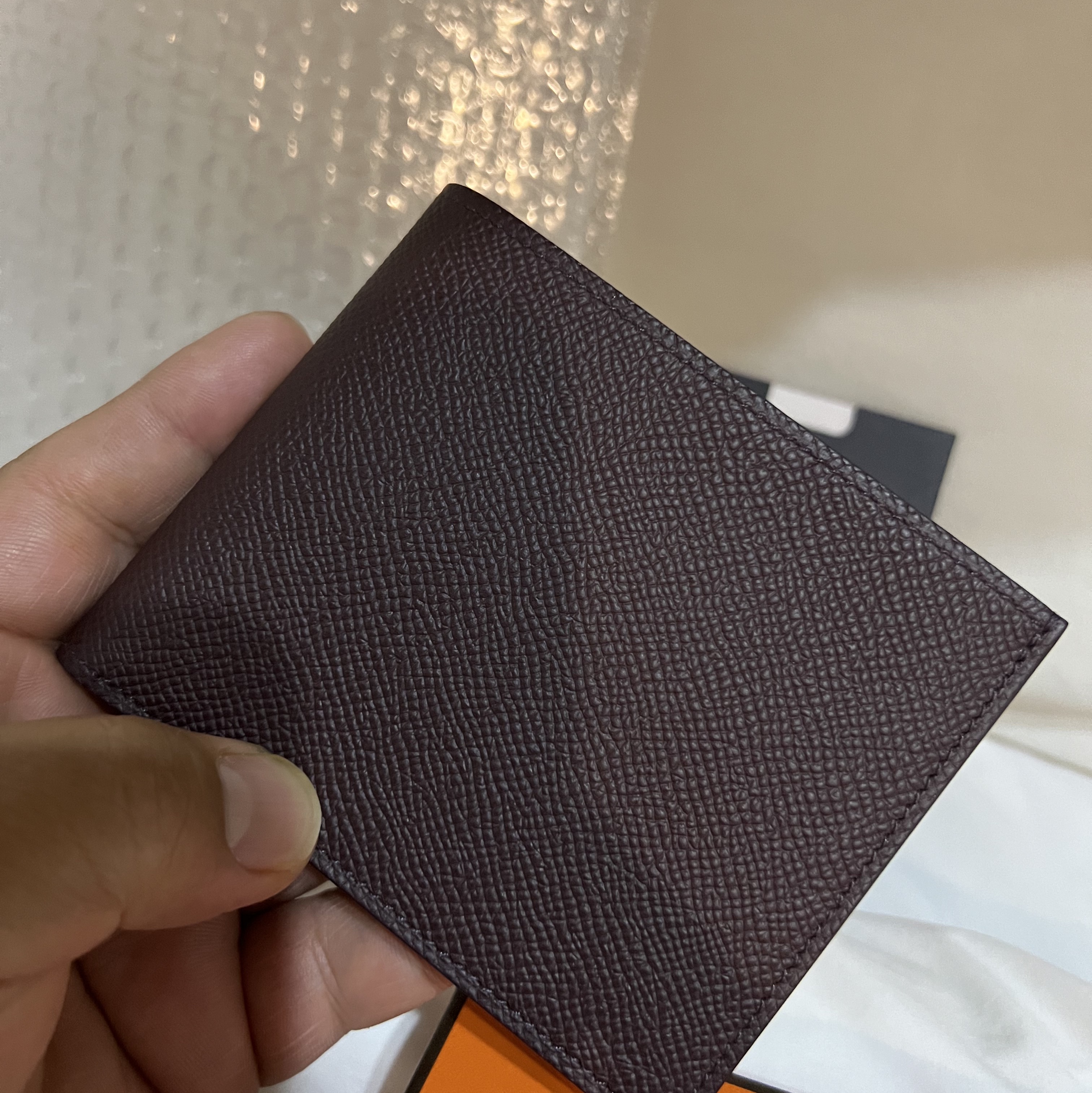 Hermes Citizen Twill Compact Wallet Epsom & Rouge Sellier Bleu de France Saphir 착용 스타일 - 2