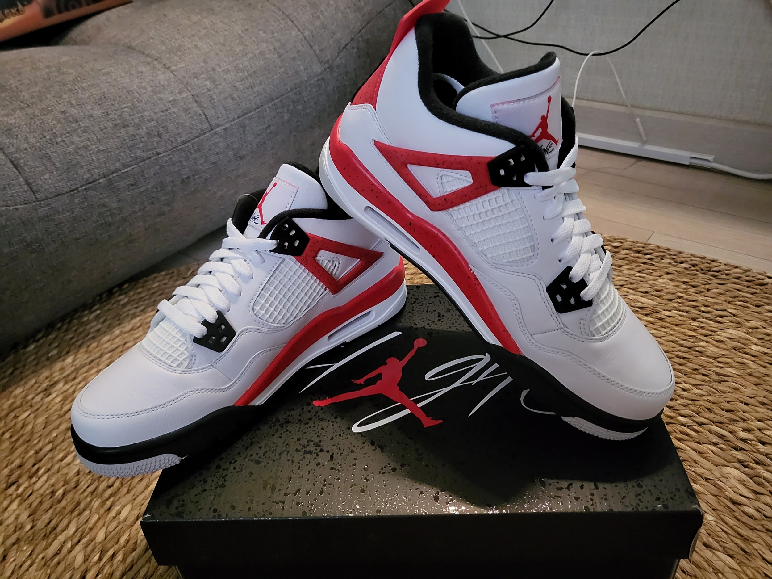 Jordan 4 Retro Red Cement 착용 스타일 - 1