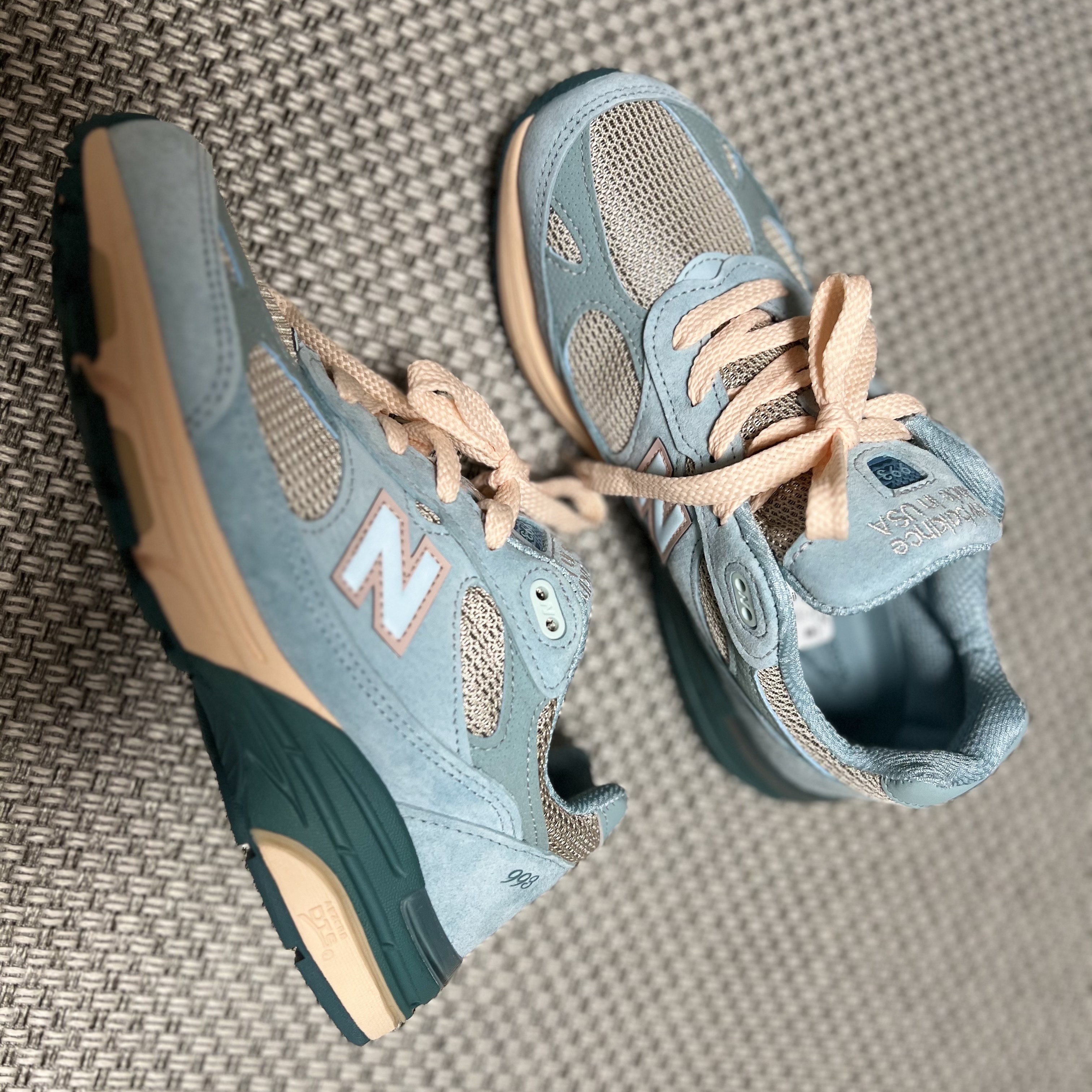 (W) New Balance x Joe Freshgoods 993 Made in USA Arctic Blue 착용 스타일 - 2