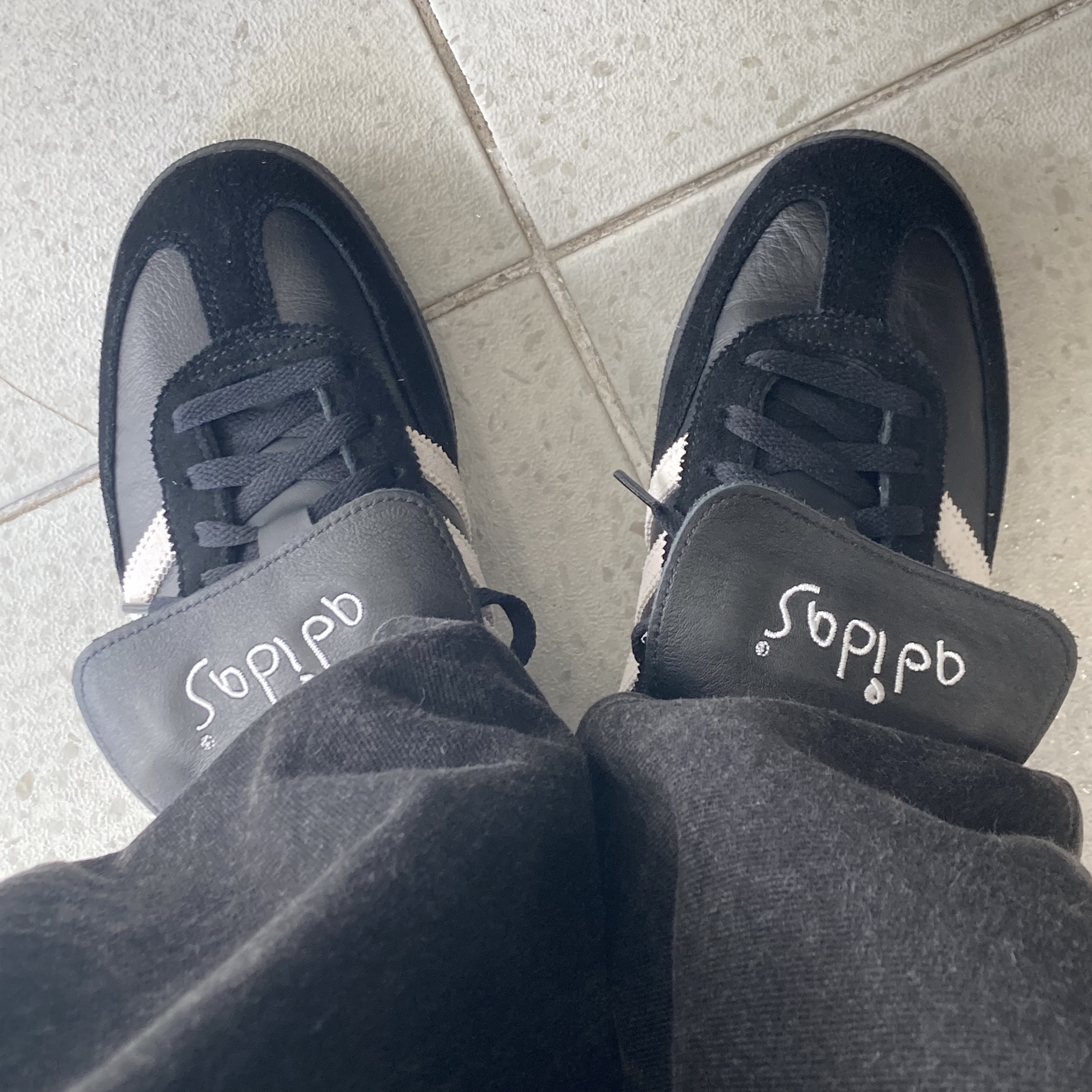 Adidas Spezial Handball Core Black Cloud White 착용 스타일