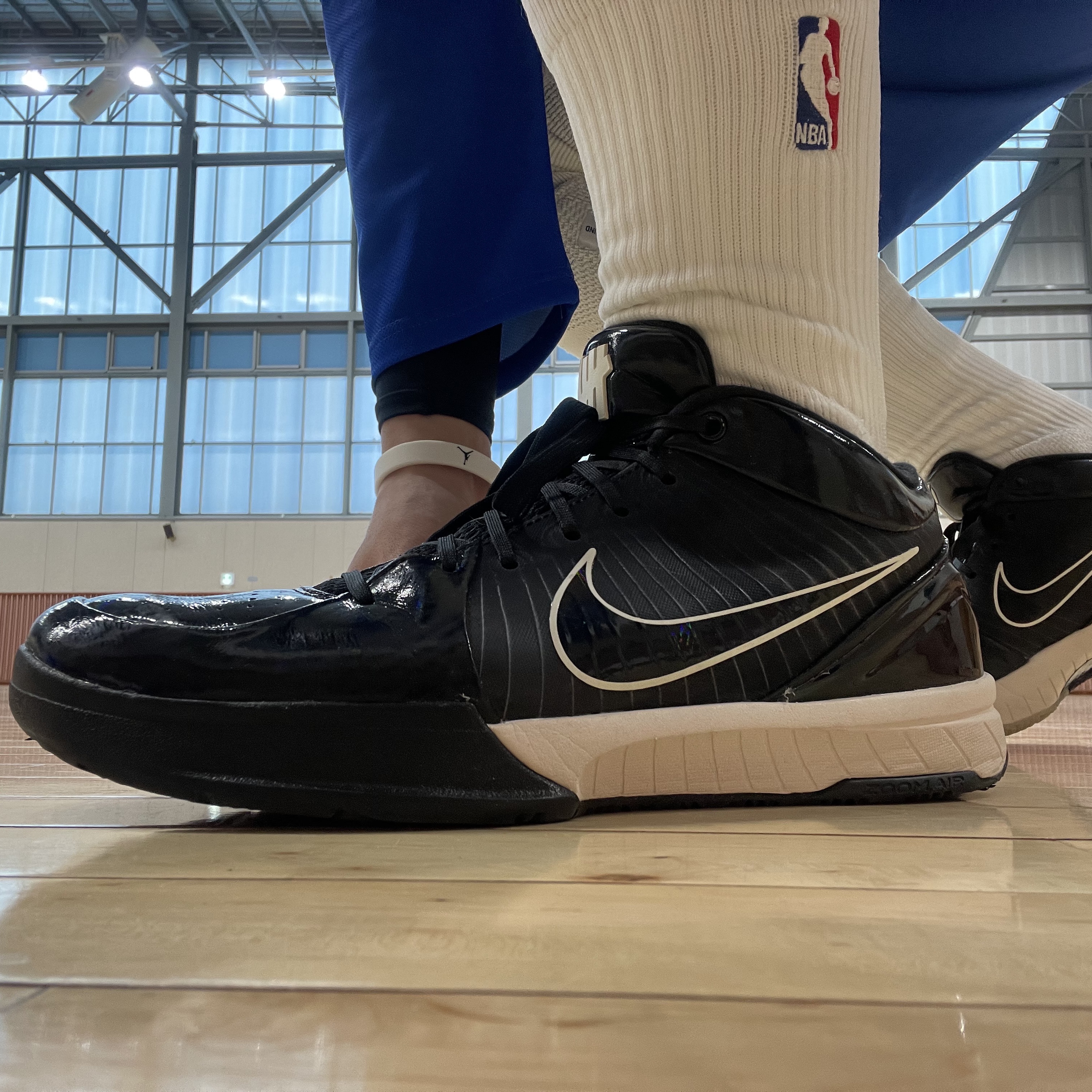 Nike x Undefeated Kobe 4 Protro Black Mamba 착용 스타일