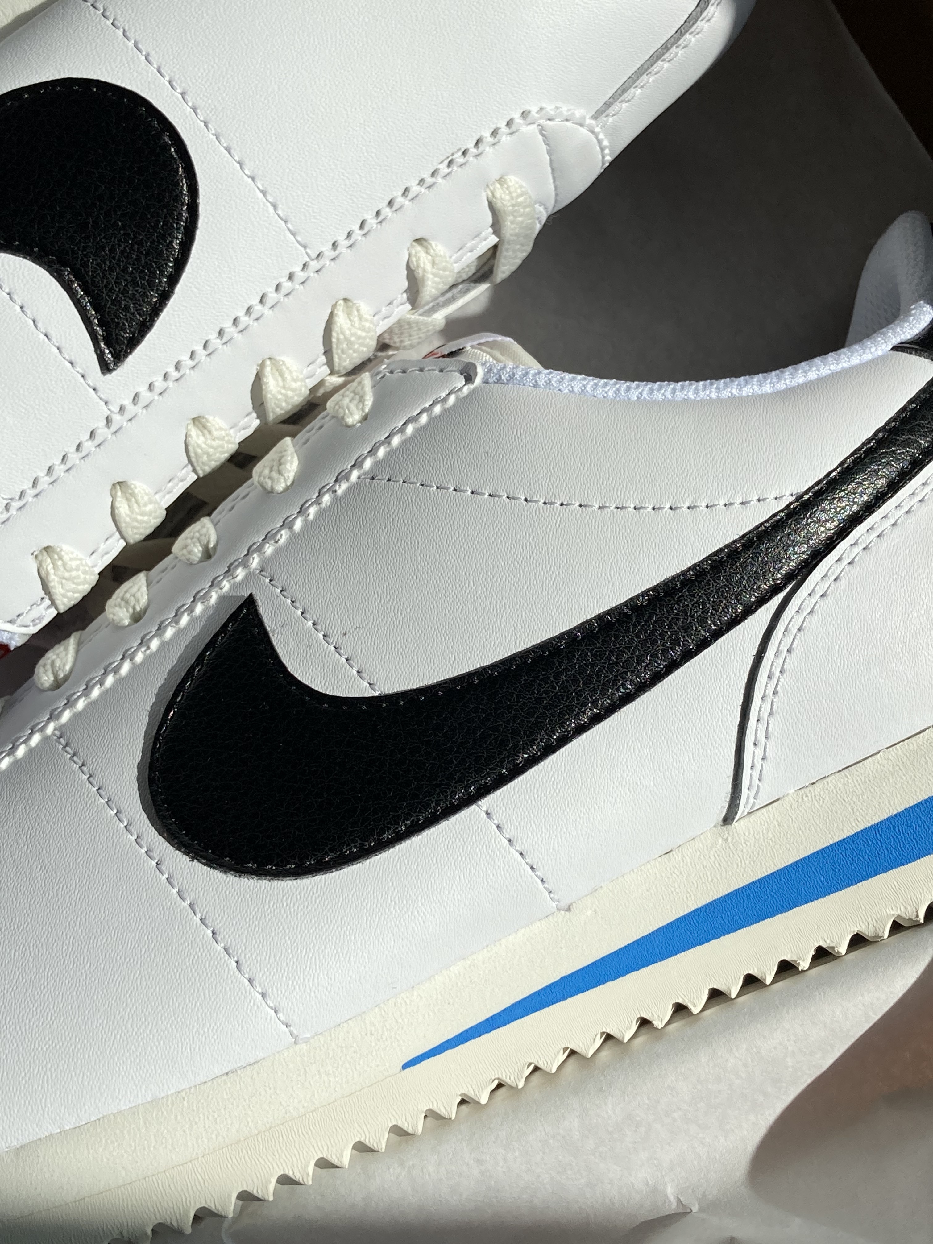Nike Cortez White and Black 착용 스타일 - 4