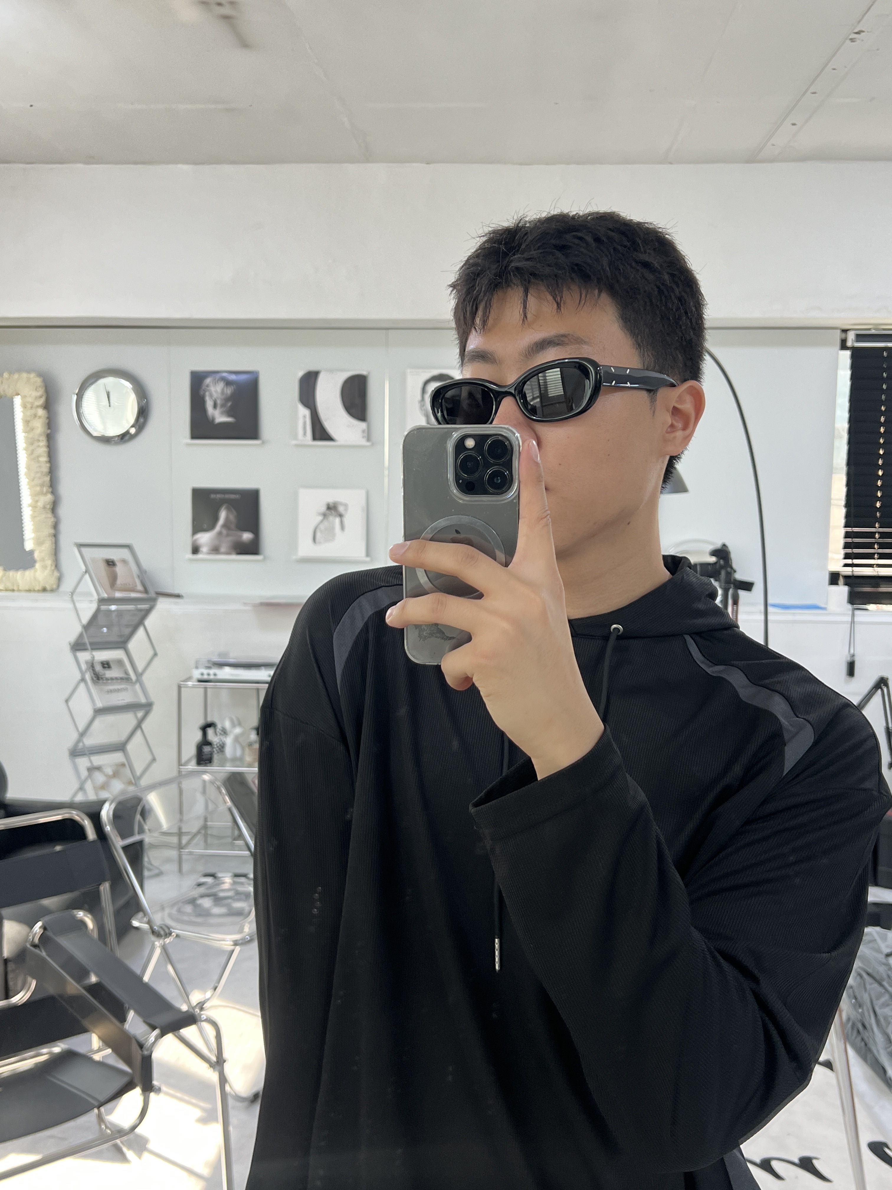 Gentle Monster x Maison Margiela MM004 Black Black, Nike x Martine Rose Shox MR4 Black 착용 스타일 - 2