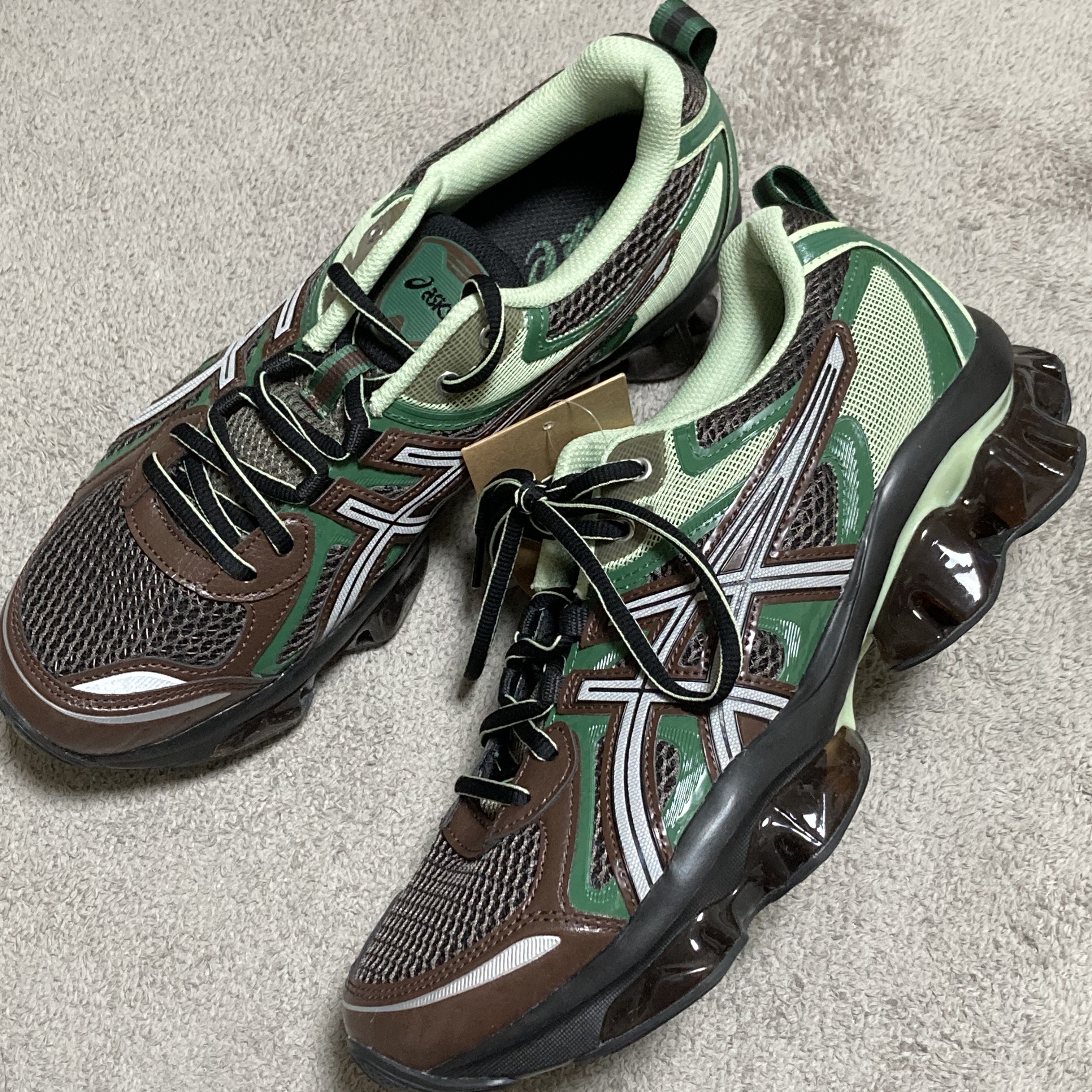 Asics Gel-Quantum Kinetic Dark Sepia Shamrock Green 착용 스타일 - 2