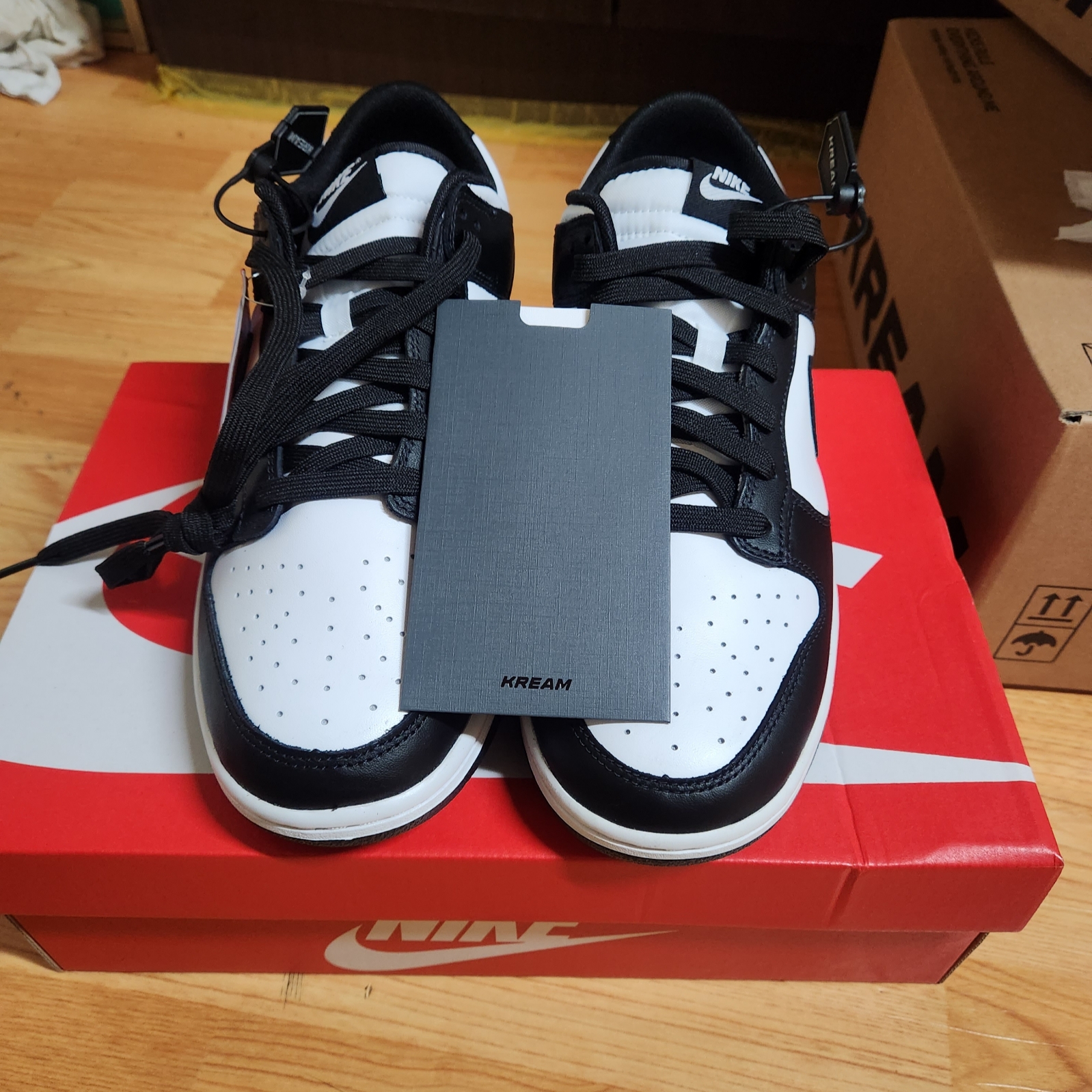 Nike Dunk Low Retro Black 착용 스타일 - 2
