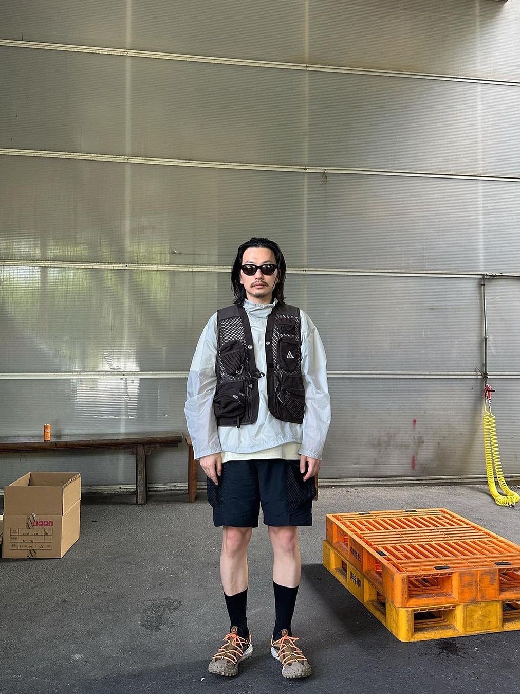 Prada Re-Nylon Vest Black, Jacquemus Le Gilet Lace Cargo Vest Off White 착용 스타일 - 4