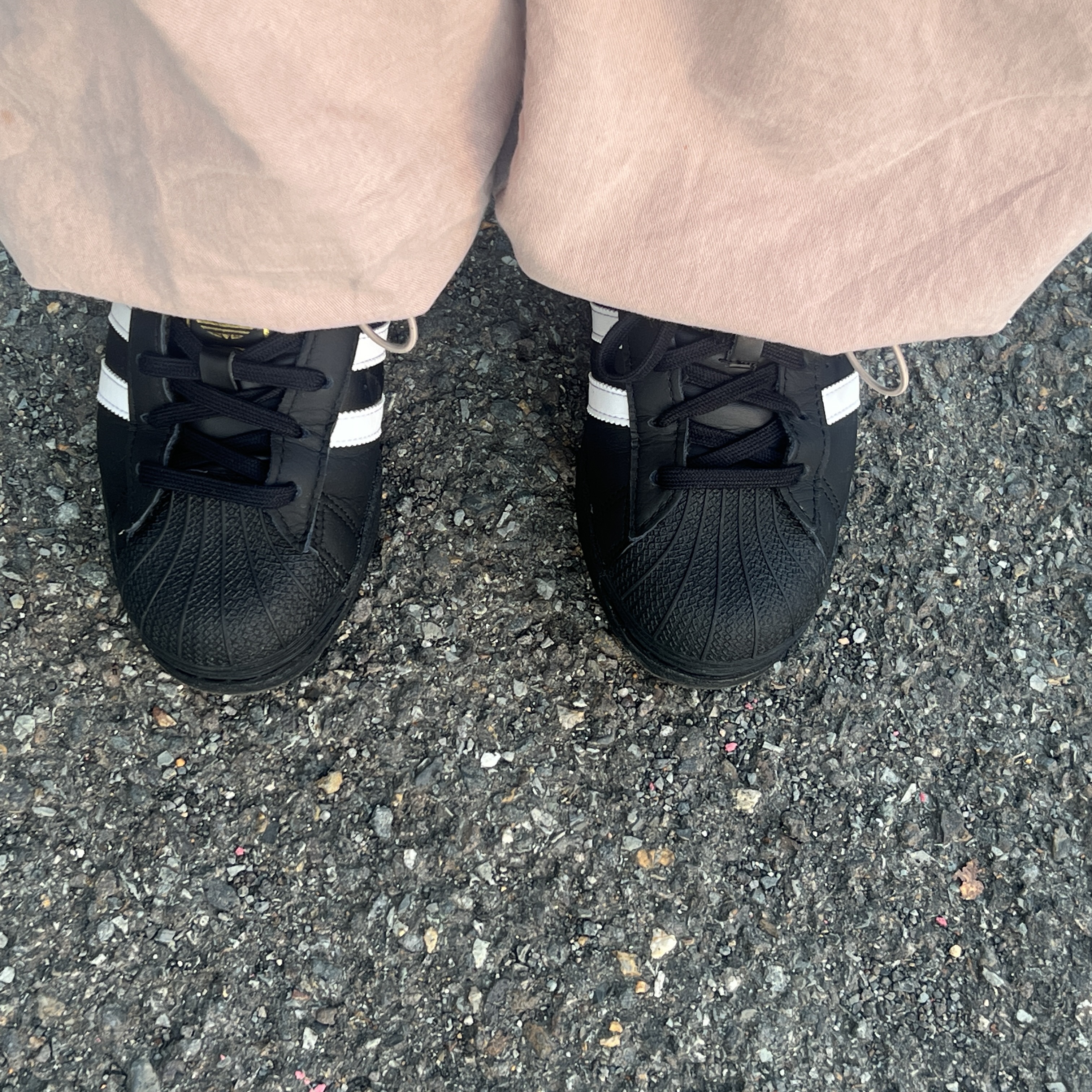 (J) Adidas Superstar Black White 착용 스타일