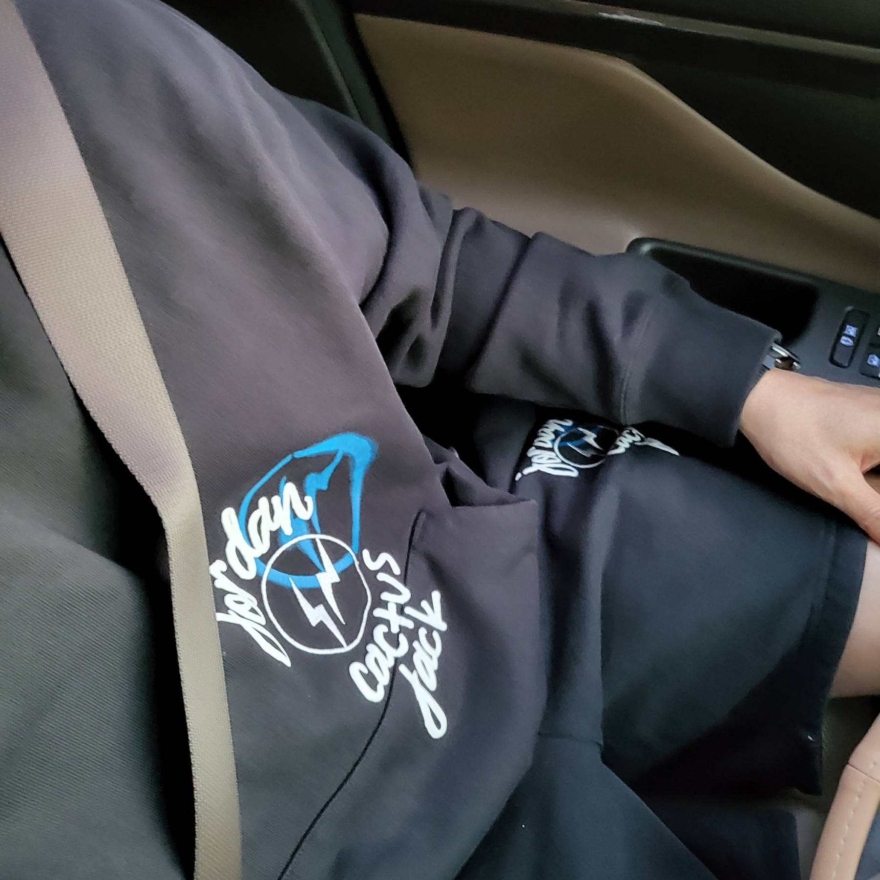 Jordan x Travis Scott x Fragment Hoodie Black (DJ0615-010), Jordan x Travis Scott x Fragment Shorts Black (DJ0617-010) 착용 스타일