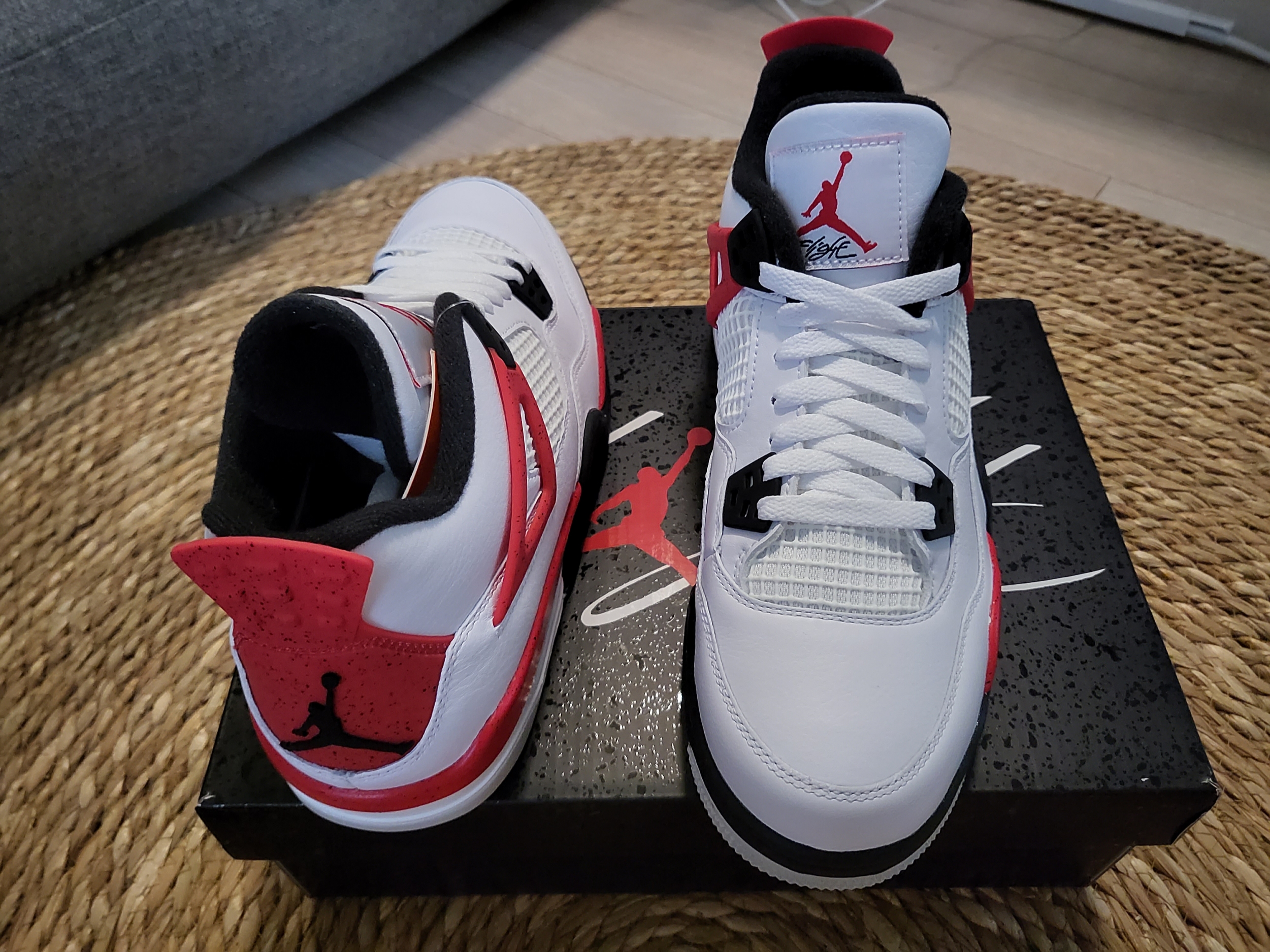 Jordan 4 Retro Red Cement 착용 스타일 - 2