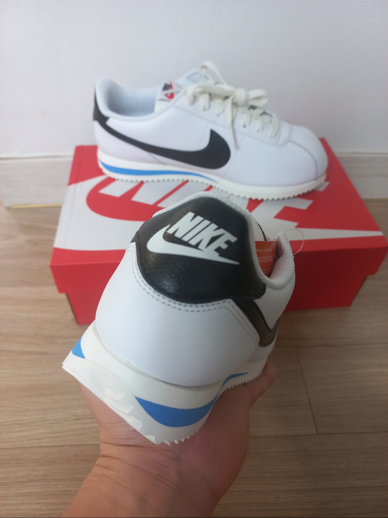 Nike Cortez White and Black, (W) Nike Cortez White and Black 착용 스타일 - 2