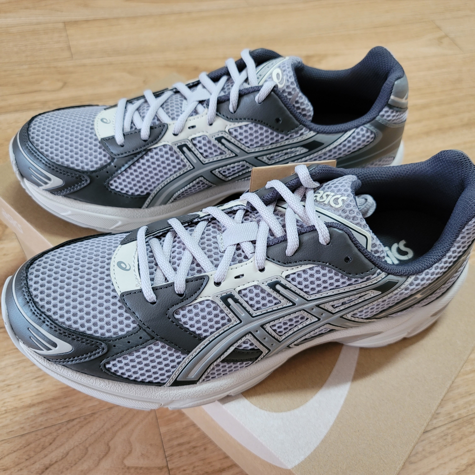 Asics Gel-1130 Oyster Grey Clay Grey 착용 스타일 - 2