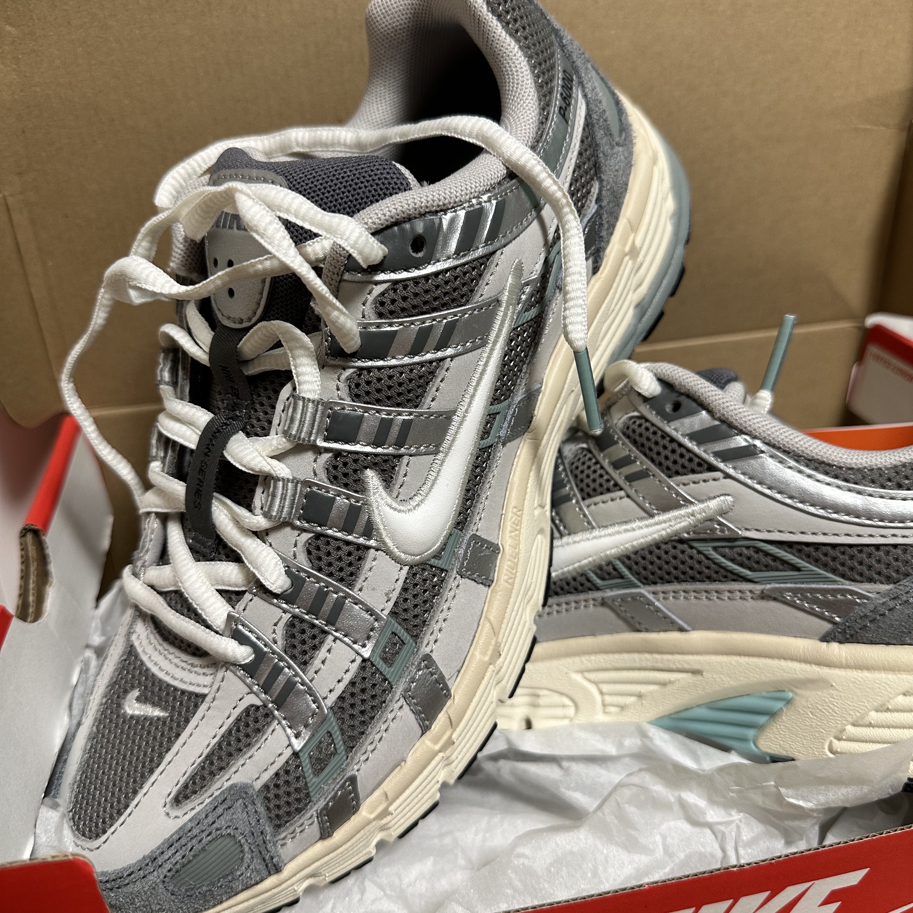 Nike P-6000 Flat Pewter Light Iron Ore 착용 스타일