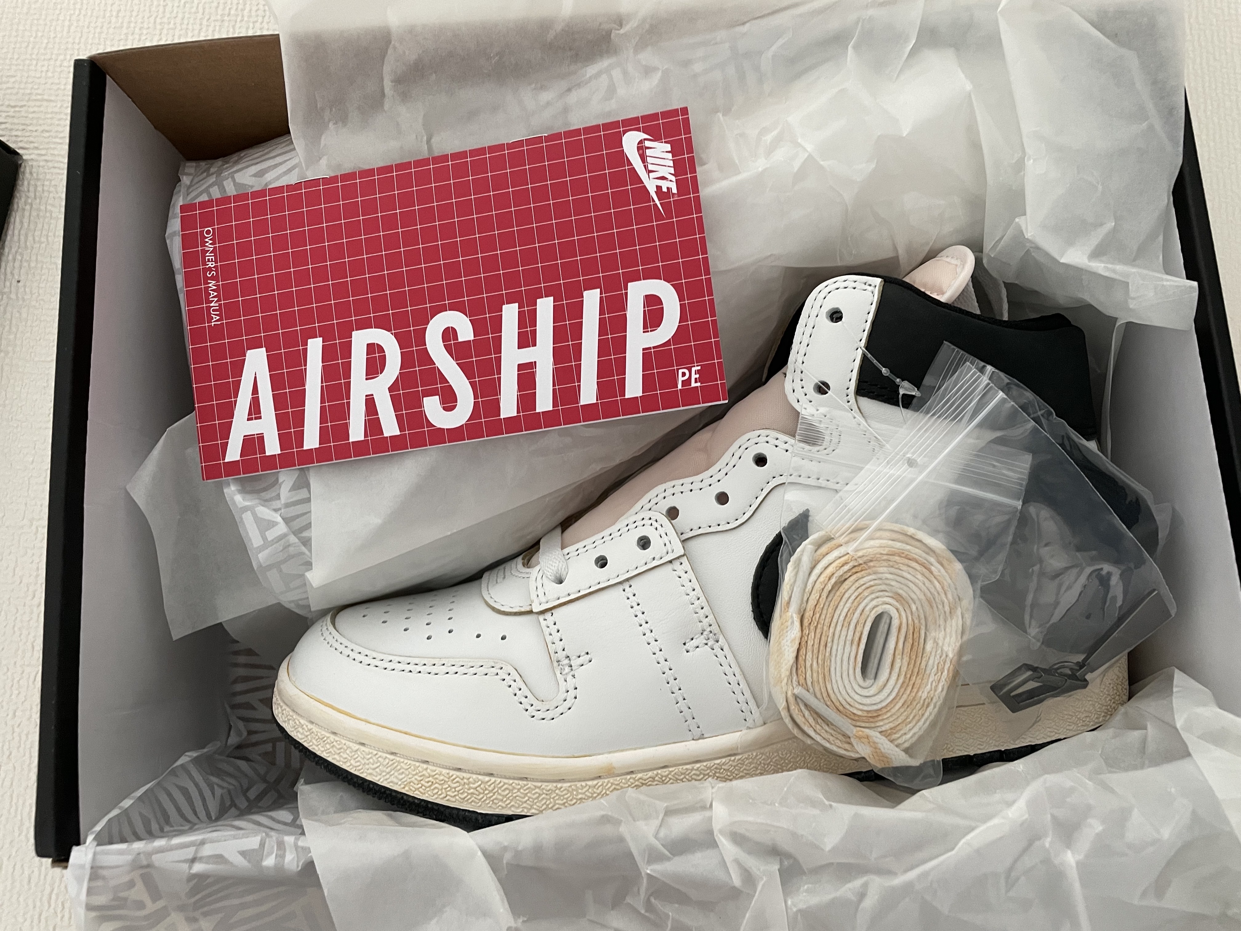 Jordan x A Ma Maniere Air Ship Summit White Black 착용 스타일 - 1