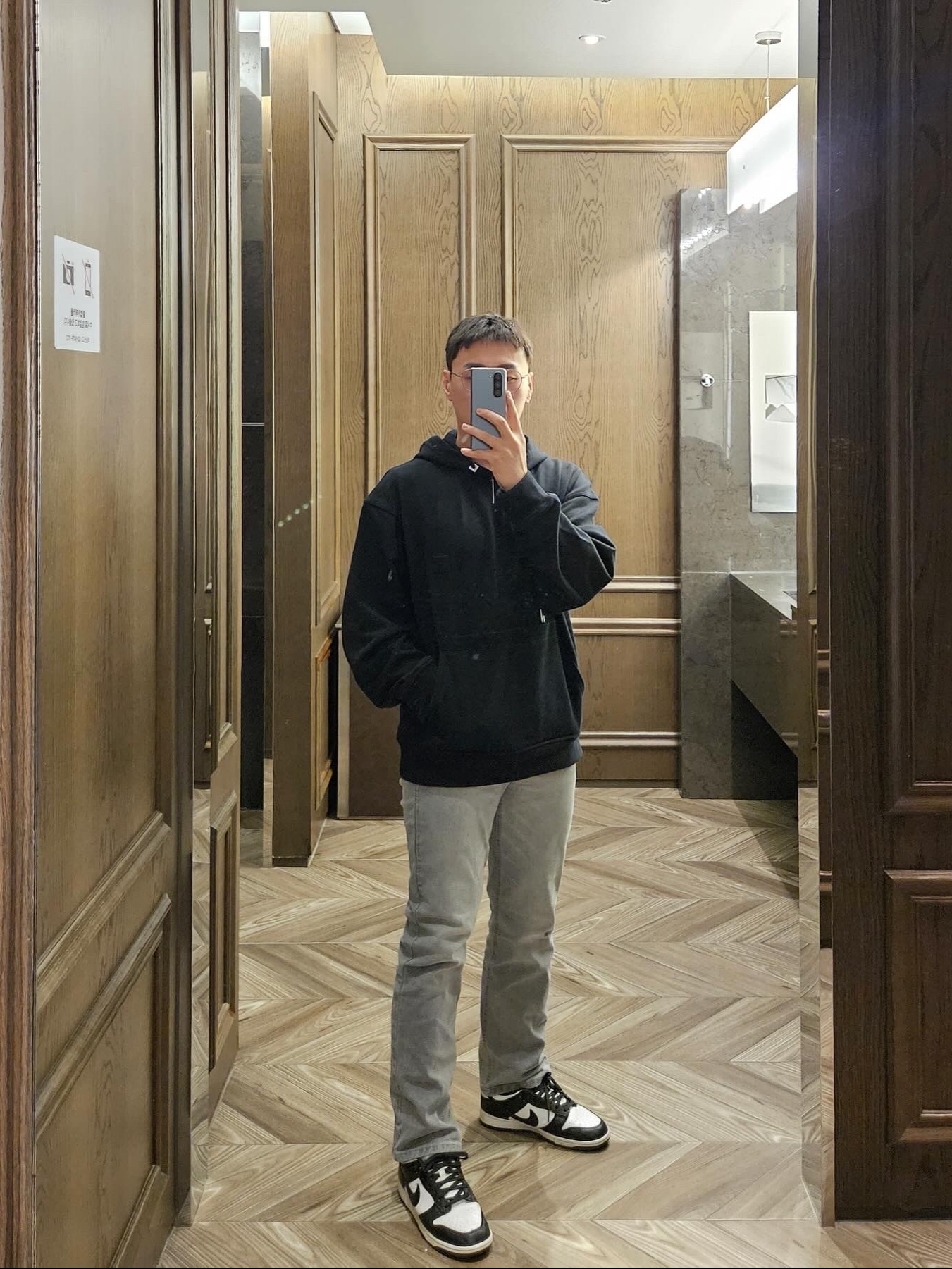 Wooyoungmi Flower Back Logo Hoodie Black - 23FW, Nike Dunk Low Retro Black 착용 스타일 - 1