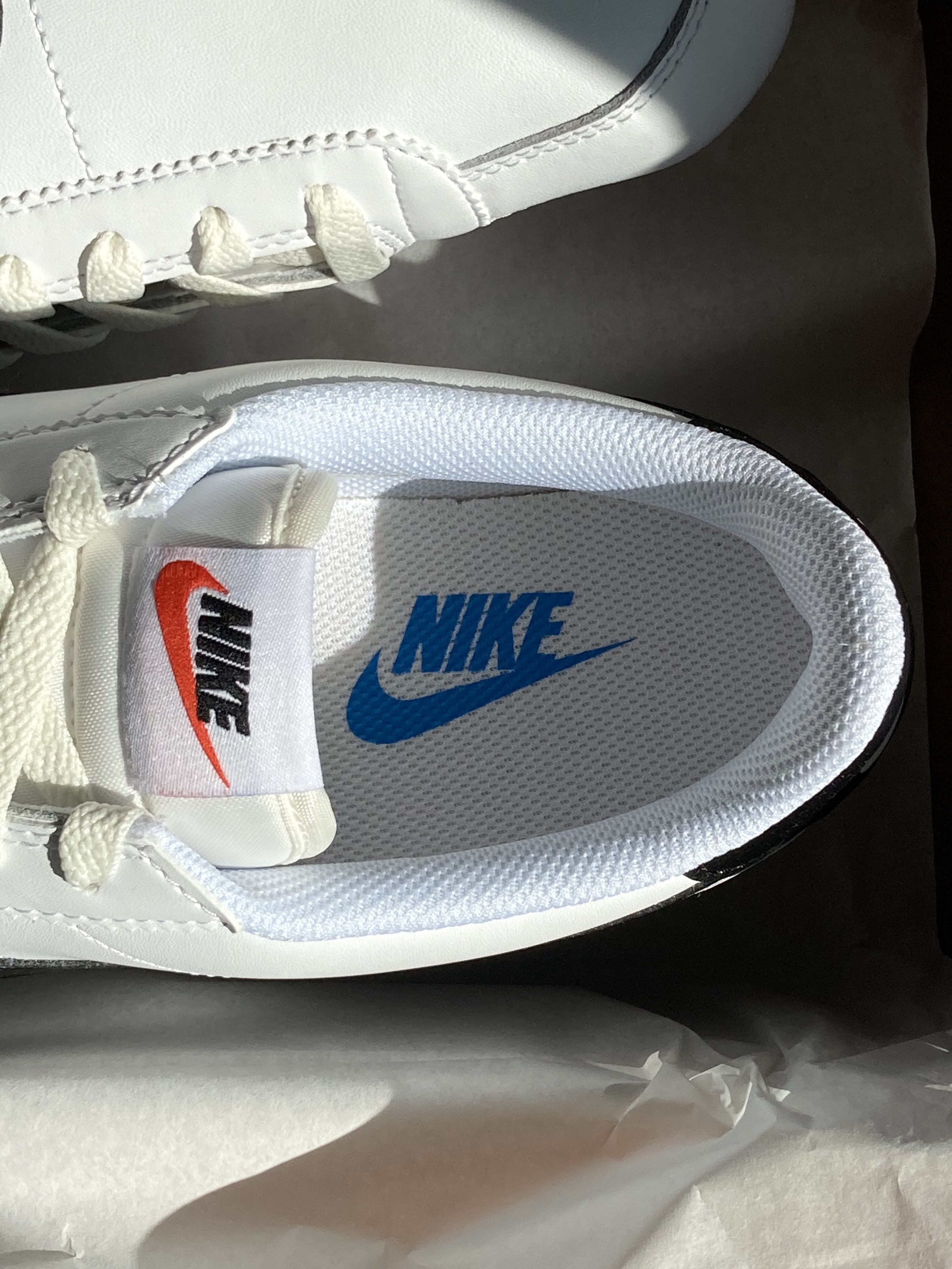Nike Cortez White and Black 착용 스타일 - 3