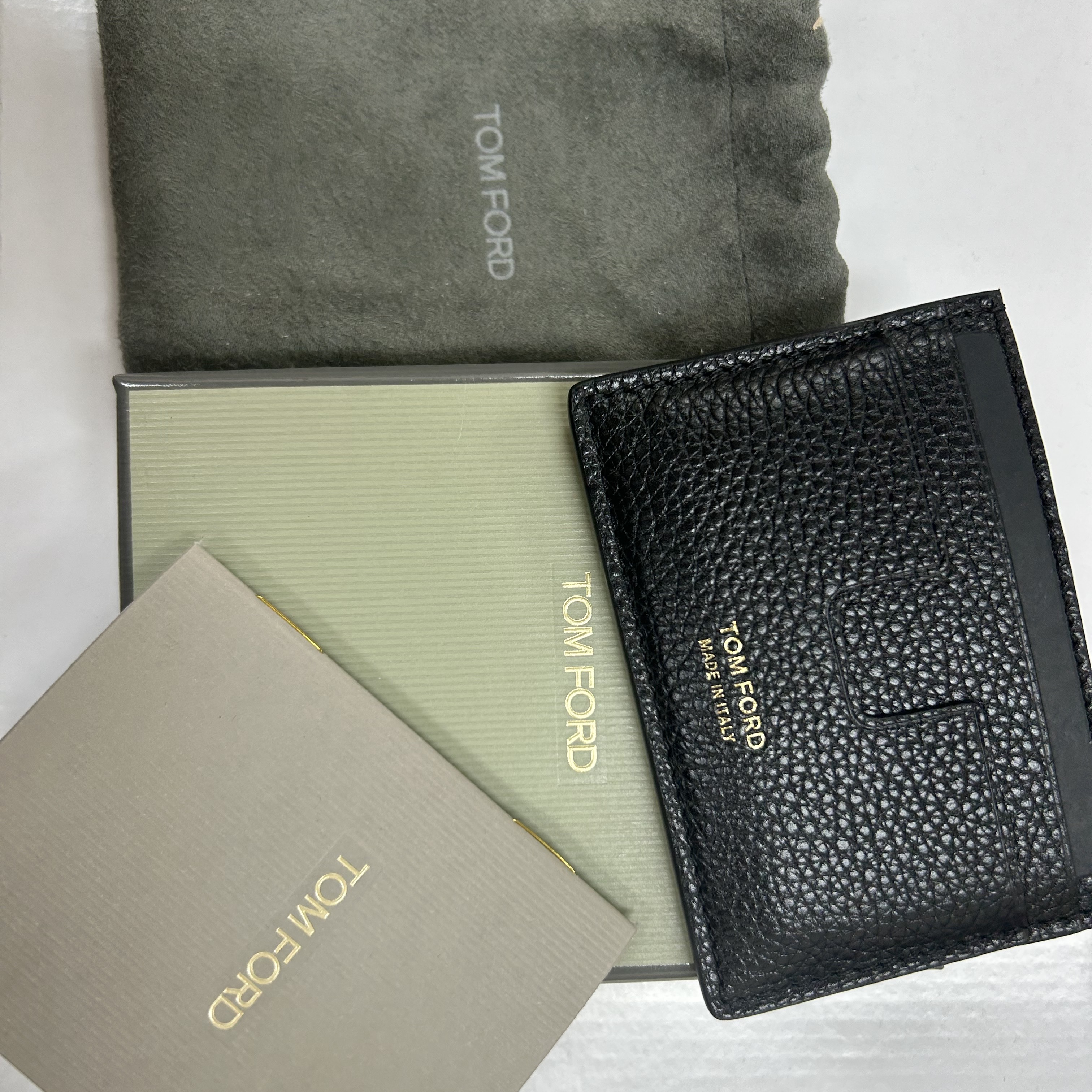 Tom Ford Soft Grain Leather Card Holder Black 착용 스타일
