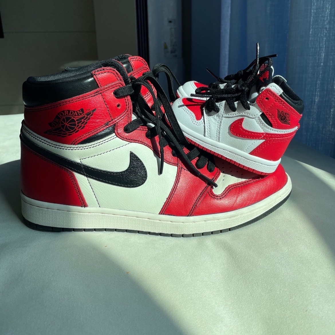 (TD) Jordan 1 Retro High OG Heritage, Jellycat Blossom Bunny Large Cream 착용 스타일 - 2