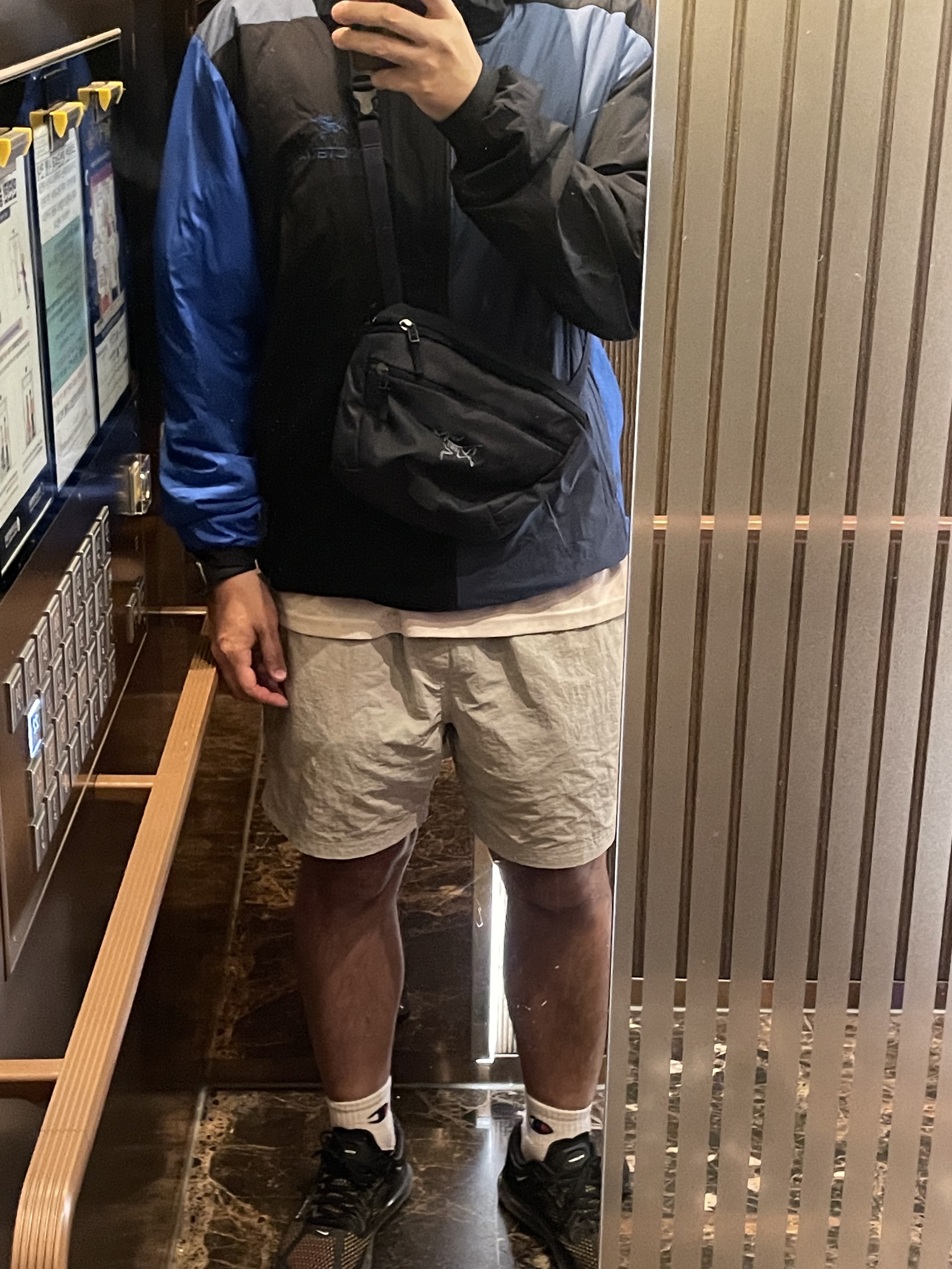 Arc'teryx x Beams Atom LT Hoody Boro Blue, Arc'teryx Mantis 2 Waistpack Black Sapphire 착용 스타일