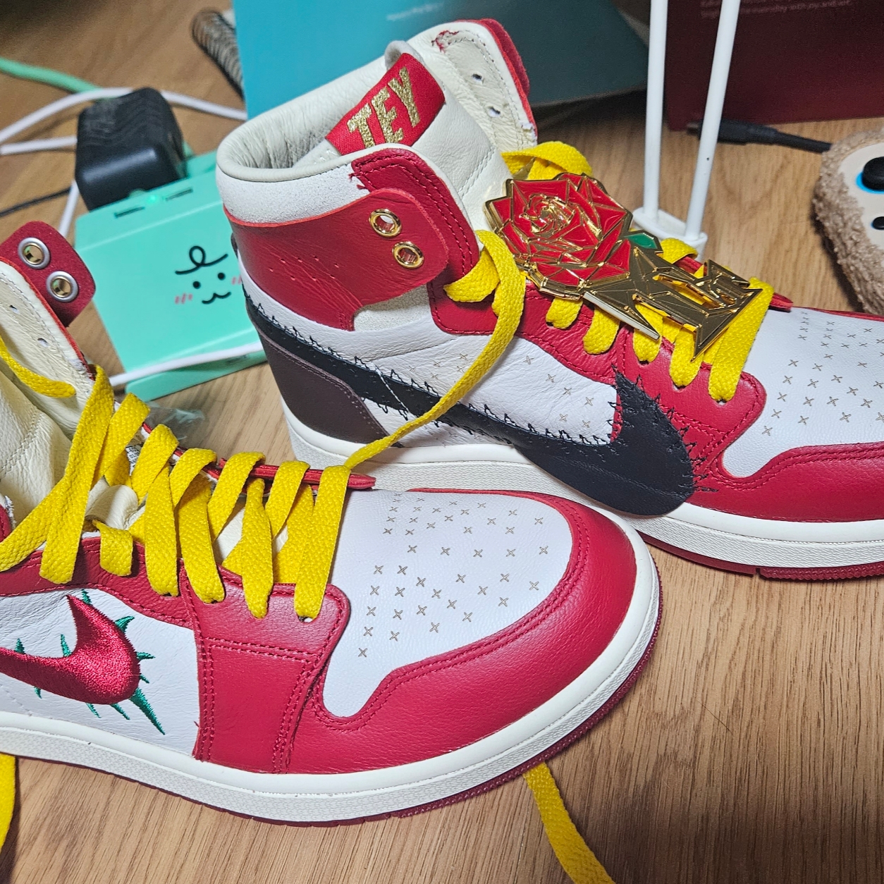 (W) Jordan 1 x Teyana Taylor Zoom CMFT 2 Gym Red 착용 스타일 - 3