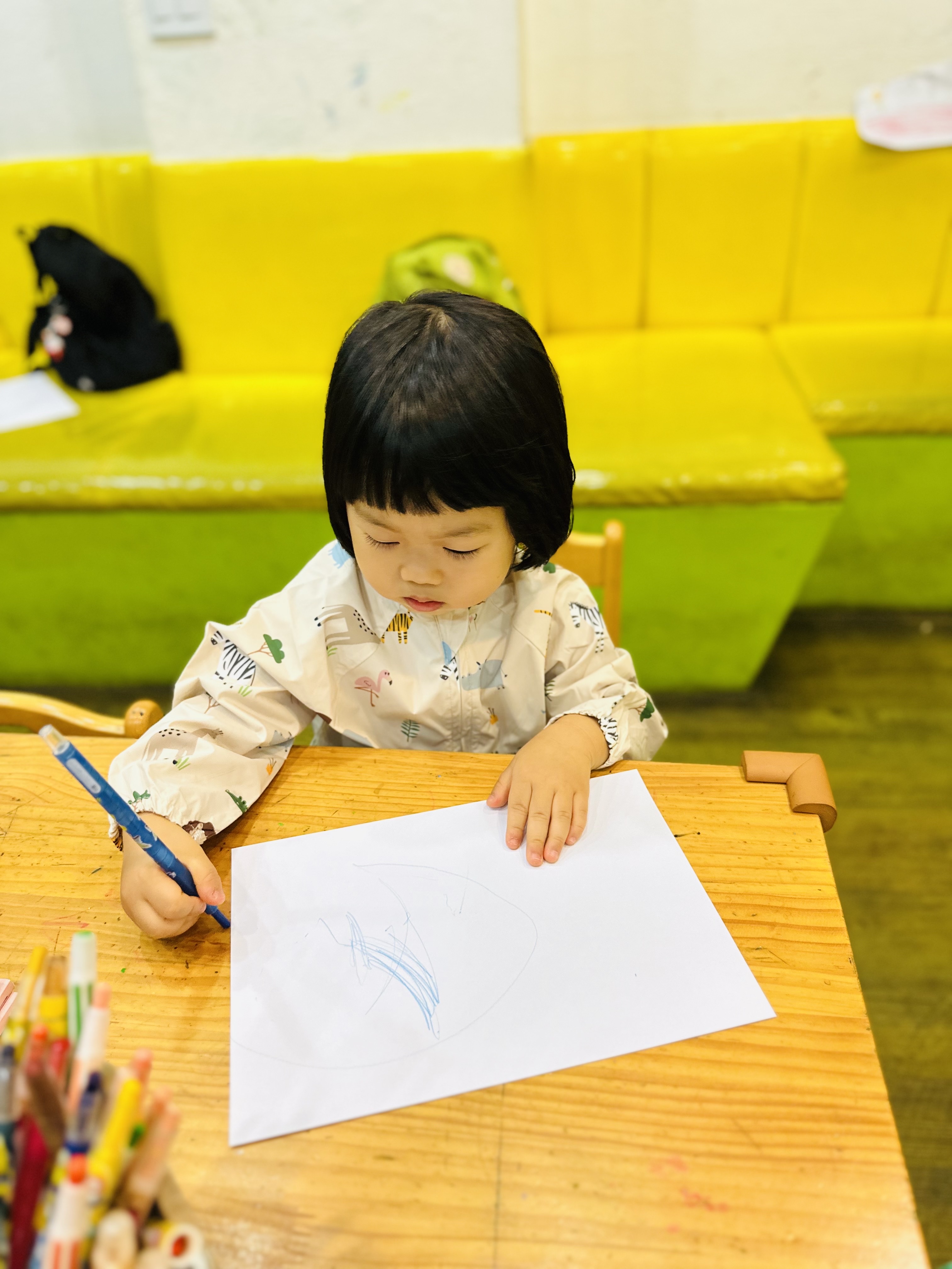 (Kids) Crocs Bayaband Clog Slate Grey Lime Punch, (Kids) Uniqlo UT x Kaws Short Sleeve Graphic T-Shirt Black 착용 스타일 - 4
