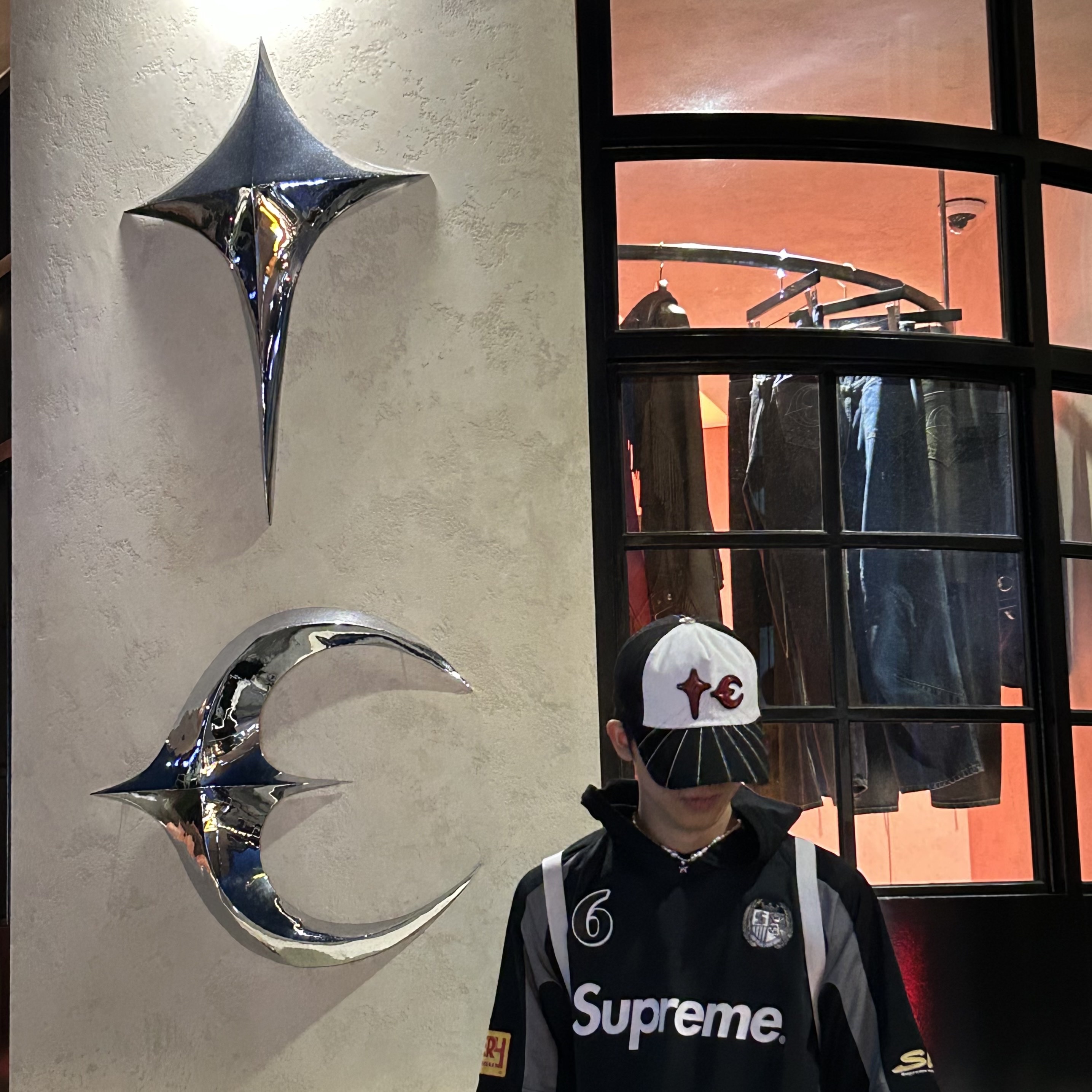 Supreme Hooded Soccer Jersey Black - 23FW, Nike x Stussy Air Force 1 '07 Mid SP Black and Light Bone 착용 스타일 - 3