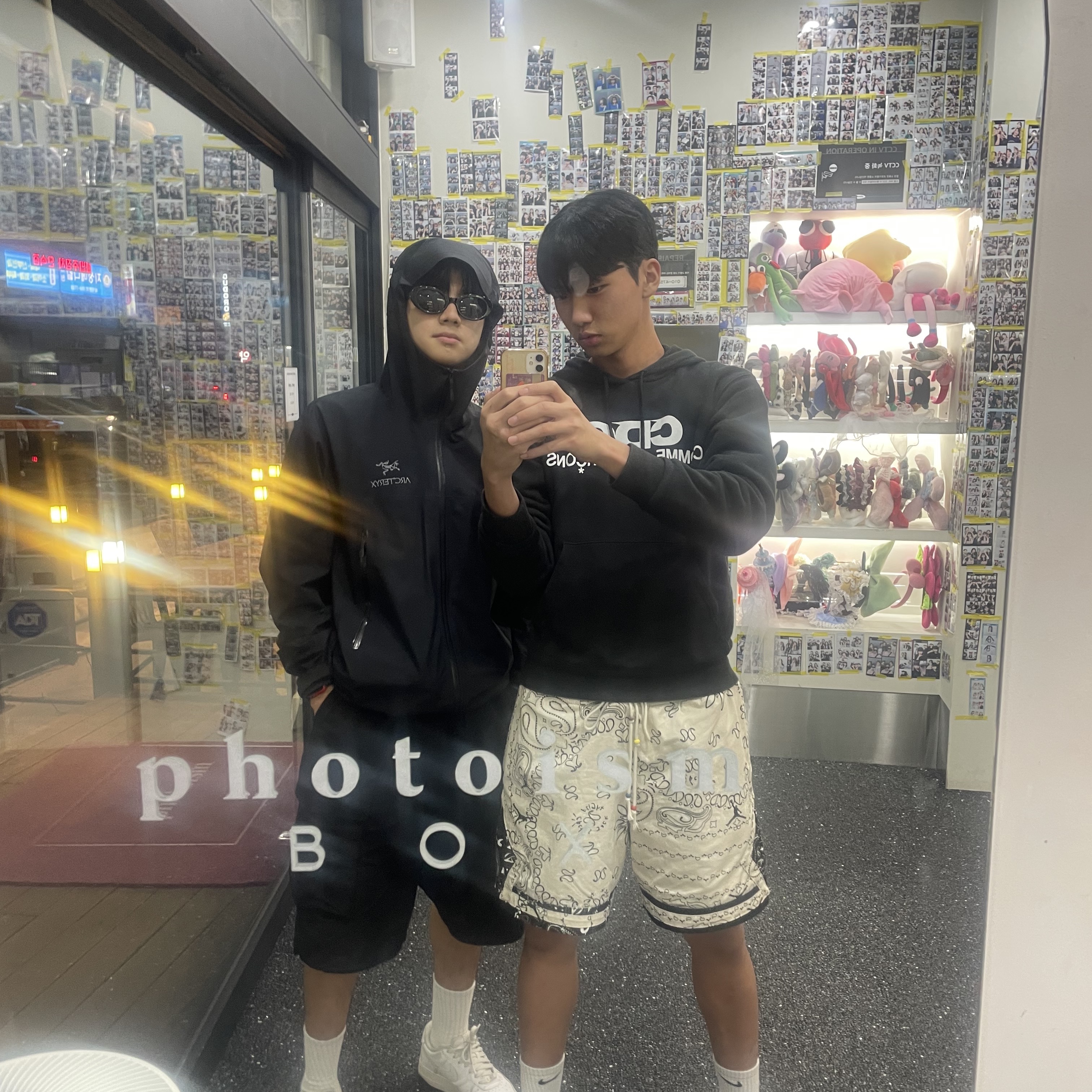 Arc'teryx Beta Jacket Black, (W) Nike Air Force 1 '07 Low White 착용 스타일