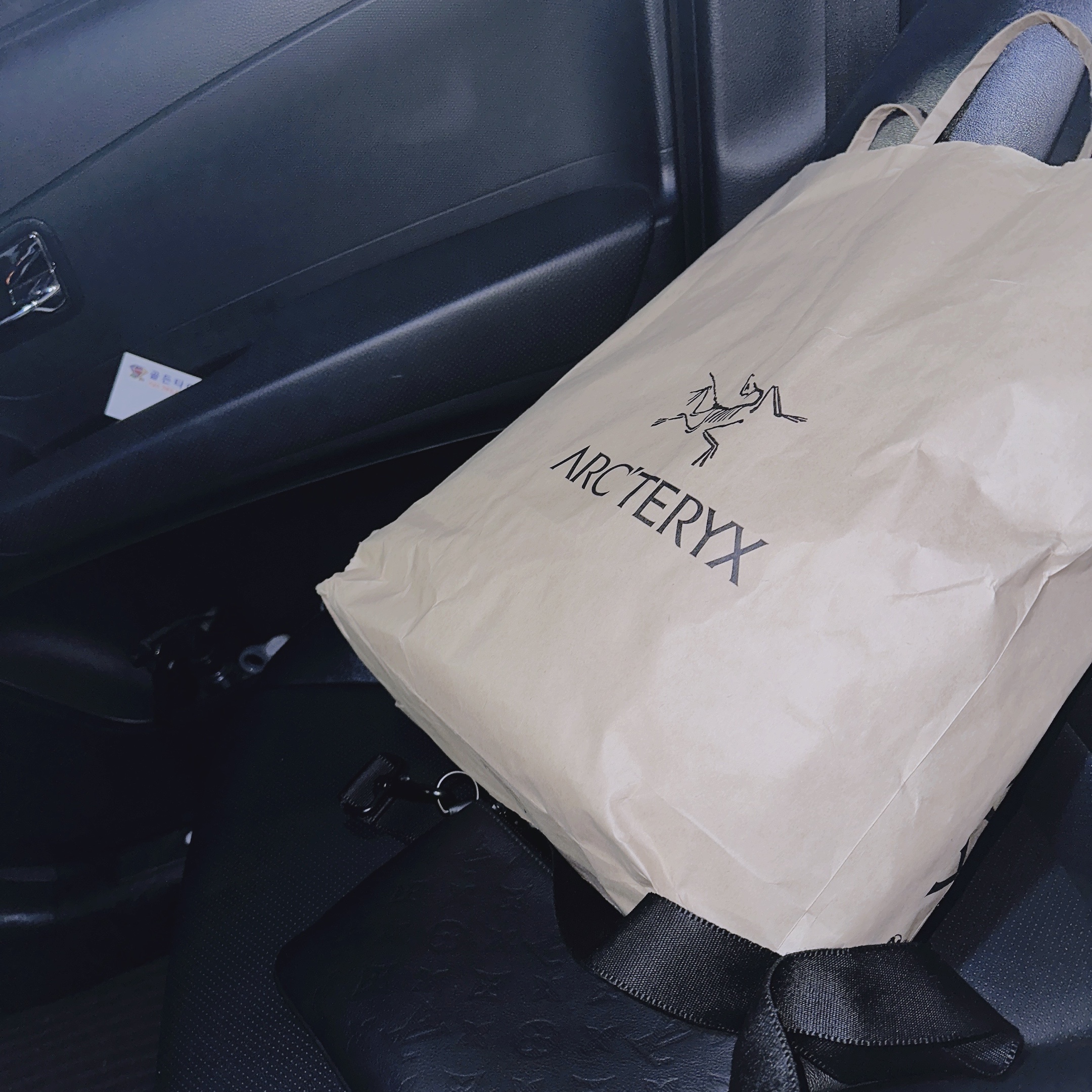 Arc'teryx Beta LT Jacket Black 착용 스타일