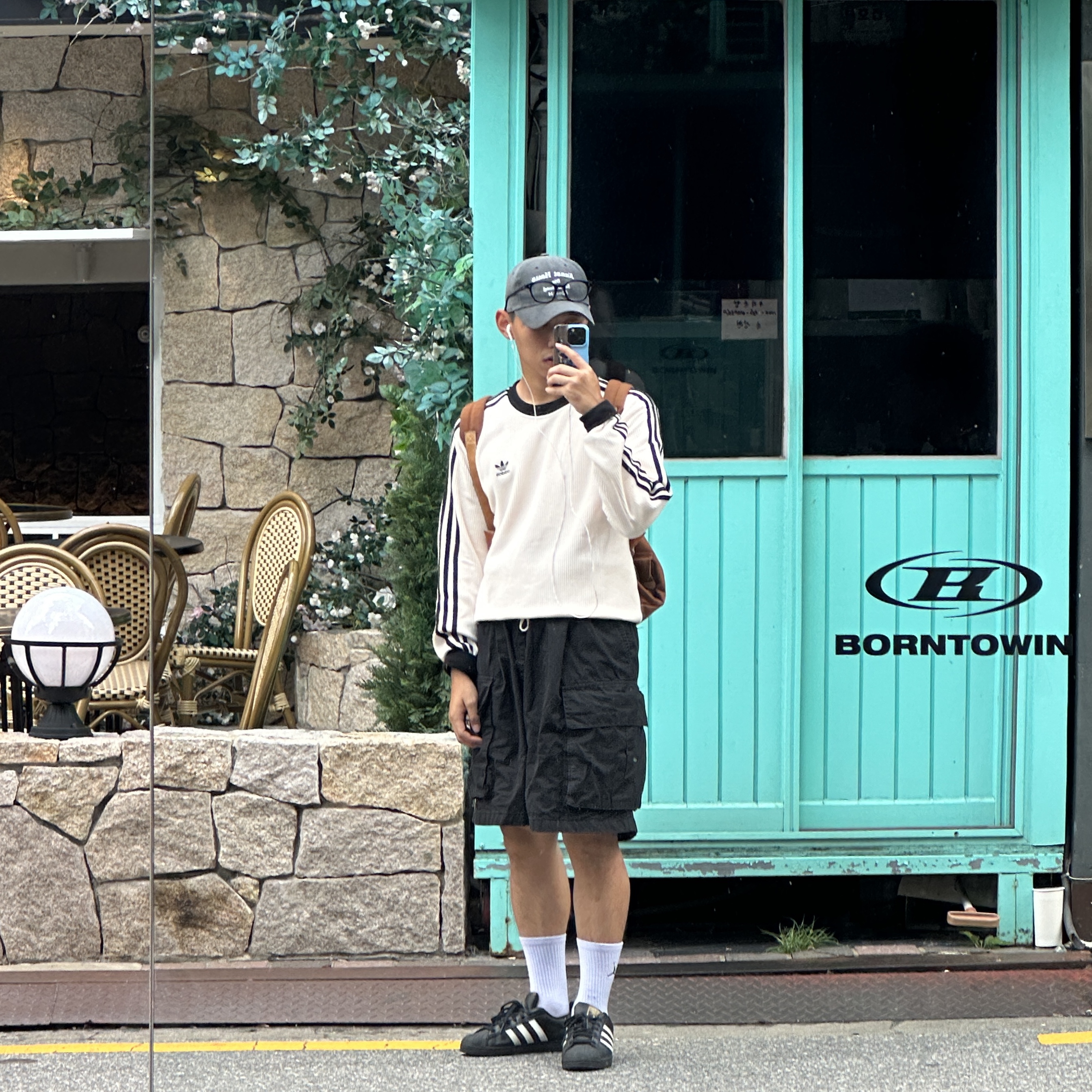Adidas Adicolor Classic Waffle Crew Wonder White - KR Sizing, Nike x Supreme Air Force 1 Low White 착용 스타일 - 2