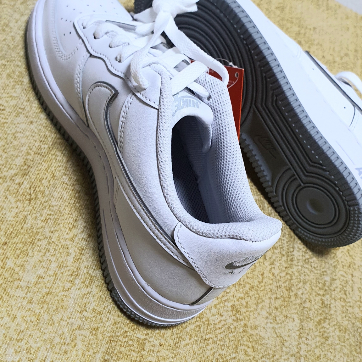 (GS) Nike Air Force 1 White Wolf Grey 착용 스타일