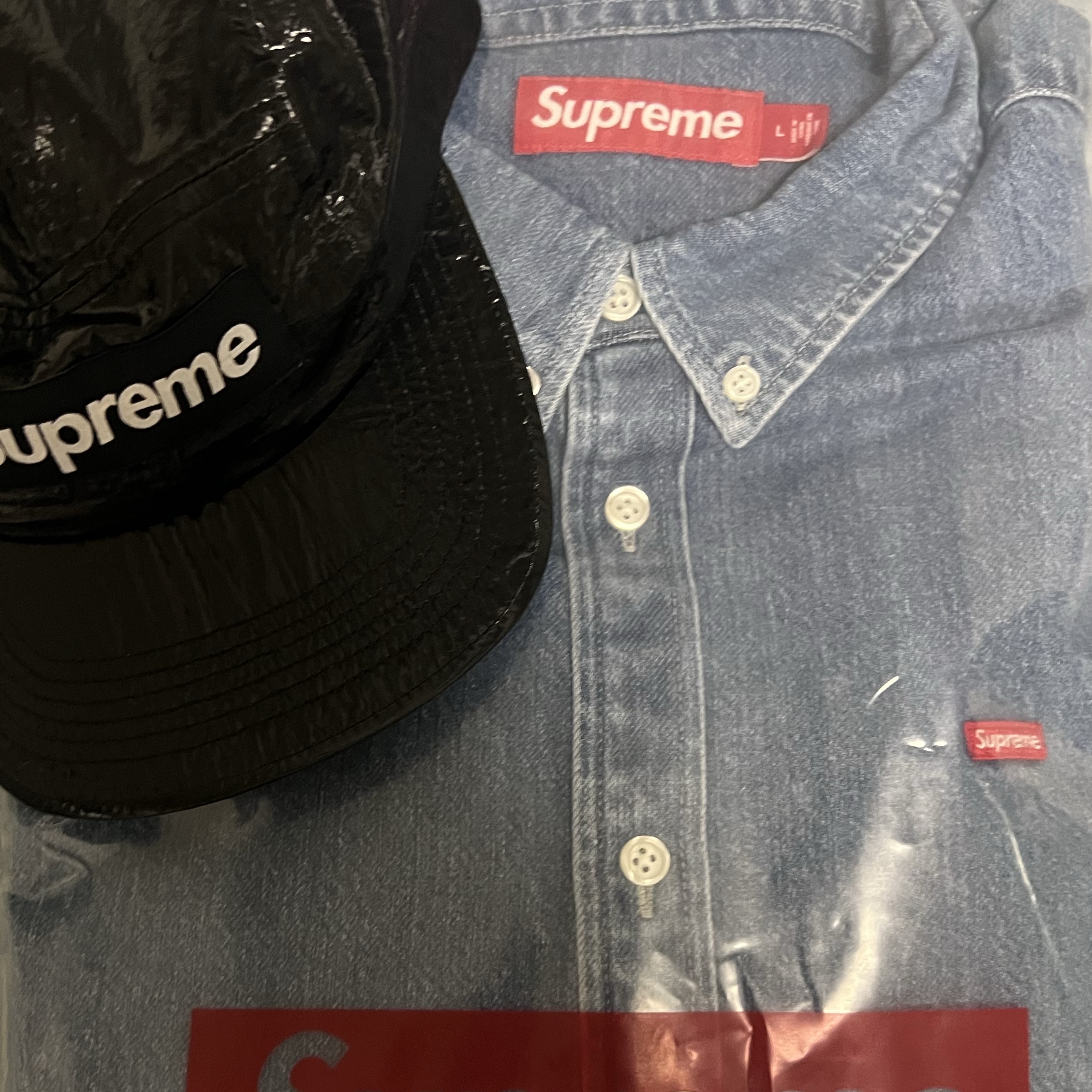 Supreme Small Box Shirt Denim - 23FW, Supreme Gloss Ripstop Camp Cap Black - 23FW 착용 스타일