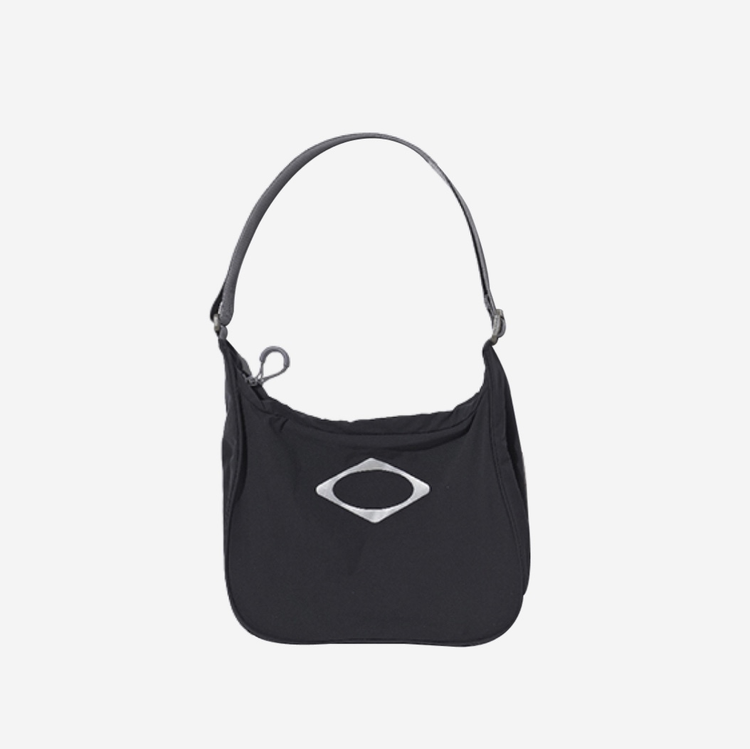 Mischief Rhombus Light Weight Cross Bag Black - The Hyundai Seoul Exclusive, Mischief Rhombus Light Weight Cross Bag Greyish Blue - The Hyundai Seoul Exclusive 착용 스타일 - 1