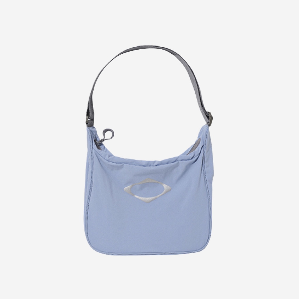 Mischief Rhombus Light Weight Cross Bag Black - The Hyundai Seoul Exclusive, Mischief Rhombus Light Weight Cross Bag Greyish Blue - The Hyundai Seoul Exclusive 착용 스타일 - 2