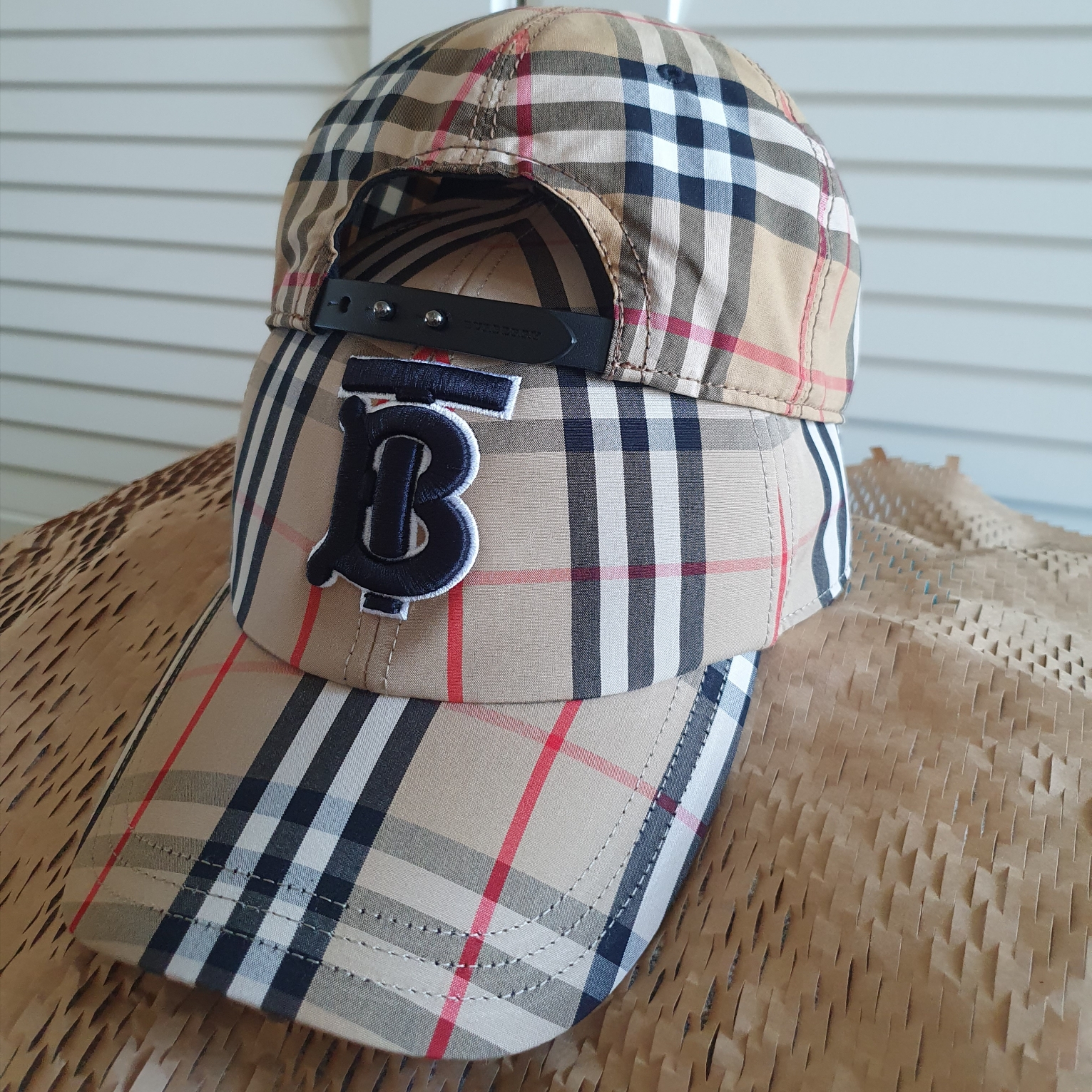 Burberry Monogram Motif Vintage Check Cotton Baseball Cap Archive Beige, Burberry Monogram Motif Vintage Check Cotton Baseball Cap Archive Beige 착용 스타일 - 2