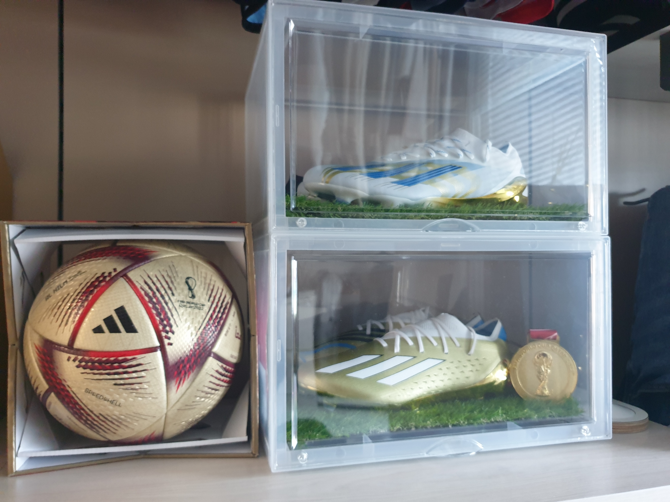 Adidas x Crazyfast Las Estrellas.1 FG Cloud White Pulse Blue, Adidas X Speedportal Leyenda.1 FG Gold Metallic 착용 스타일 - 2
