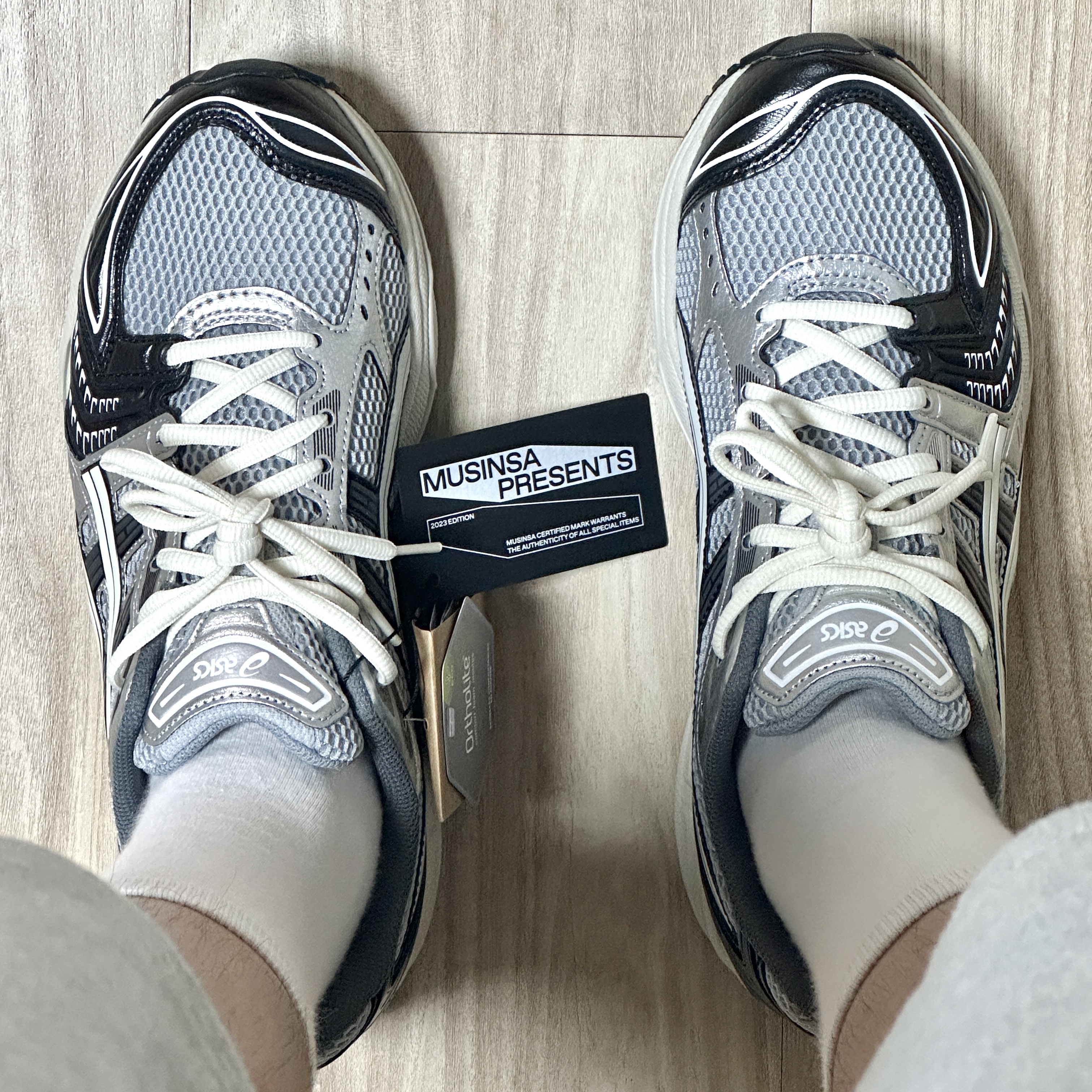 Asics Gel-Kayano 14 Black Glacier Grey 착용 스타일 - 3