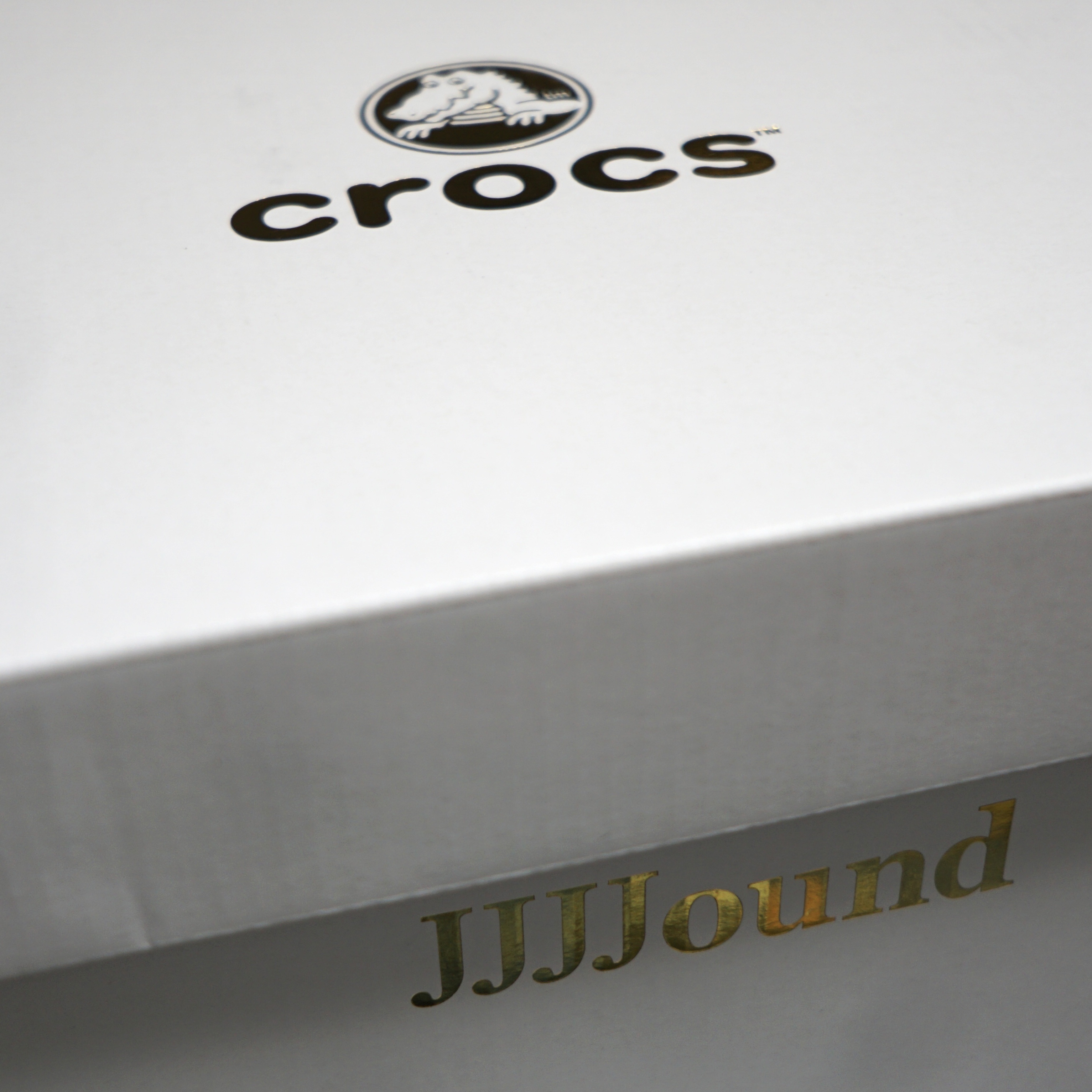 Crocs x JJJJound Classic Clog White 착용 스타일 - 2