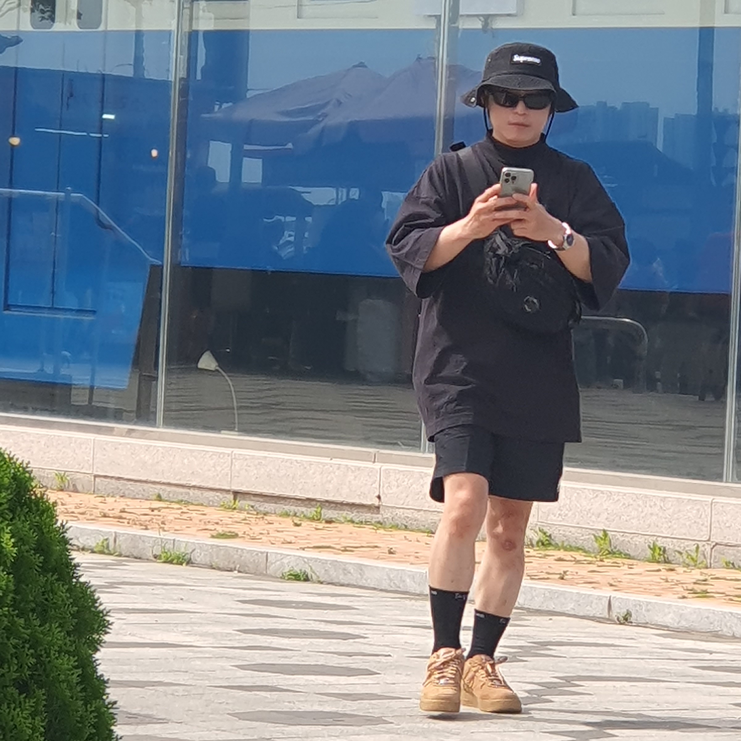Yeezy Gap Engineered By Balenciaga Dove 3/4 Sleeve T-Shirt Black, Supreme Military Boonie Black - 23FW 착용 스타일