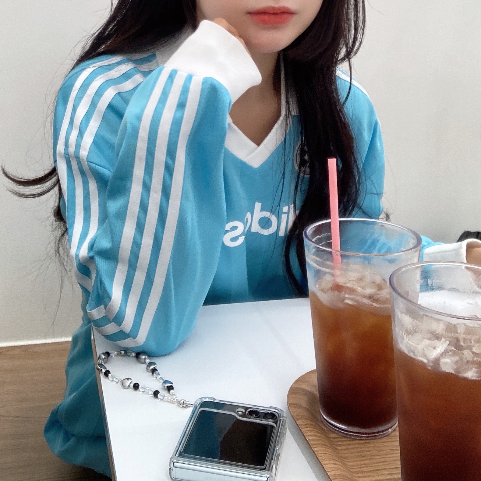 (W) Adidas Football Long Sleeve T-Shirt Light Aqua - US Sizing, Adidas Yeezy Slide Slate Grey 착용 스타일 - 3