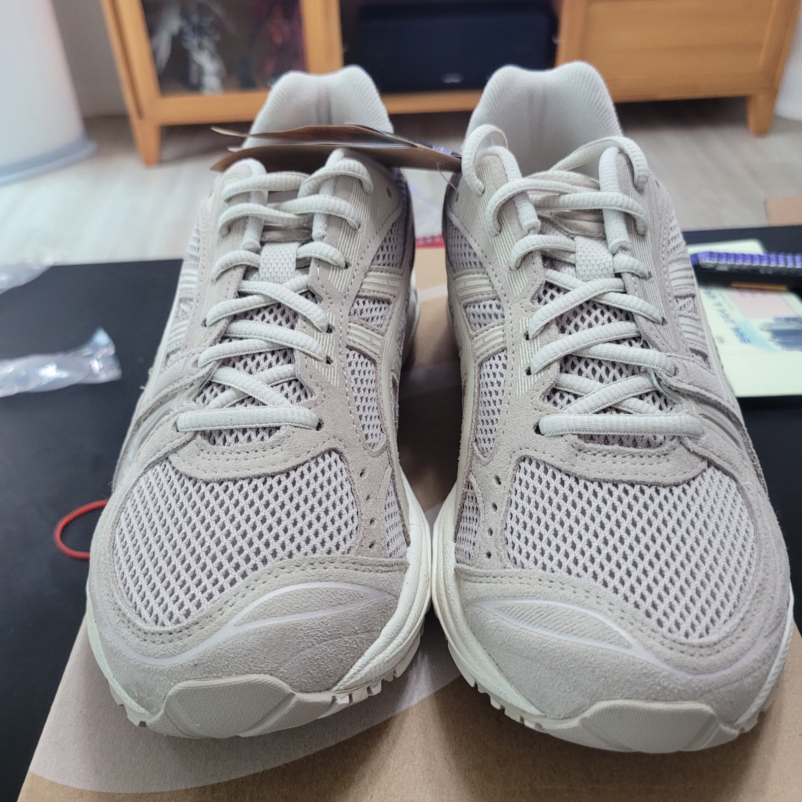 Asics Gel-Kayano 14 Simply Taupe Oatmeal 착용 스타일 - 2