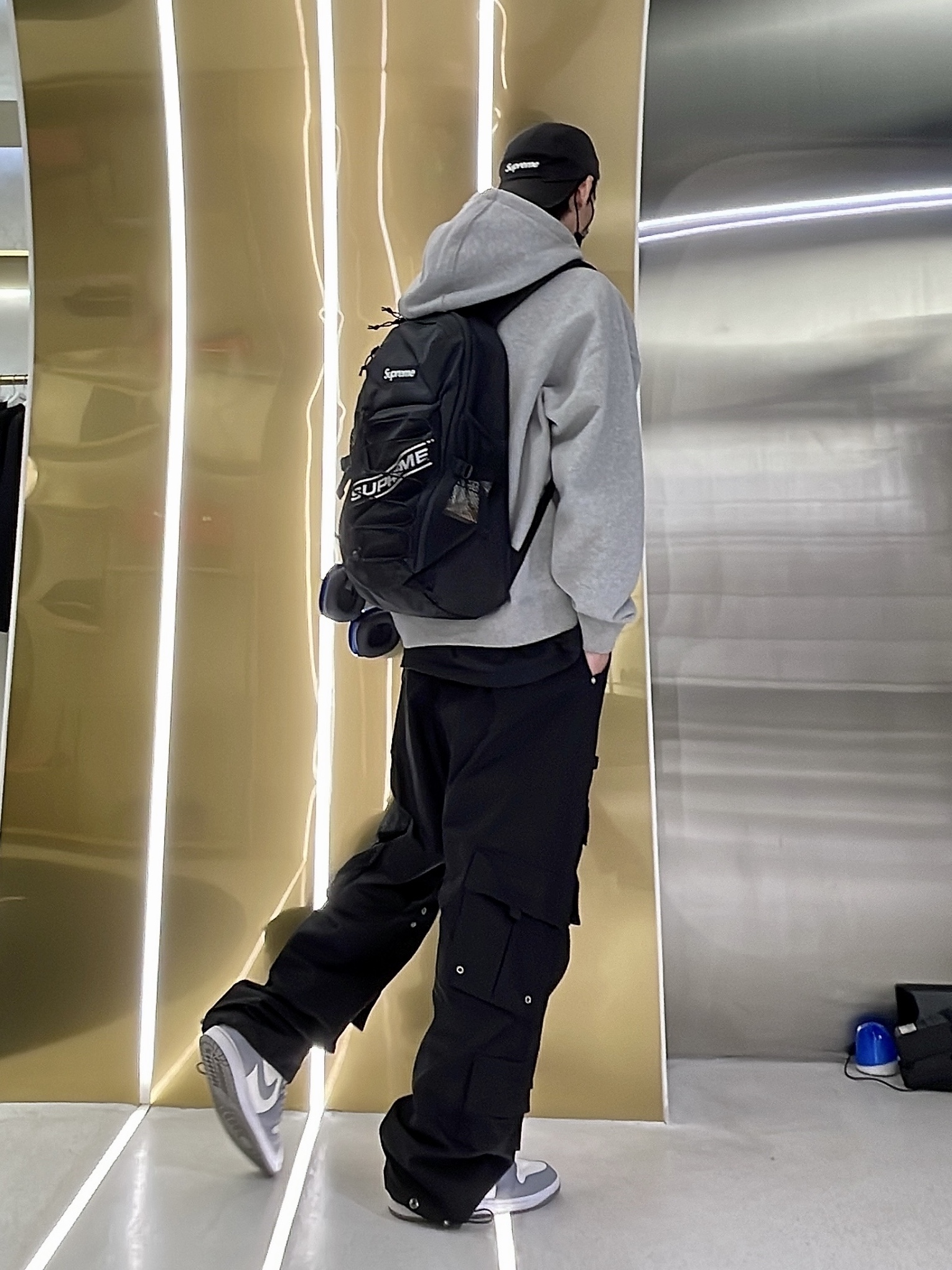 (W) Jordan 1 Mid Sail Stealth, Apple AirPods Max Lightning Space Gray (Korean Ver.) 착용 스타일 - 1