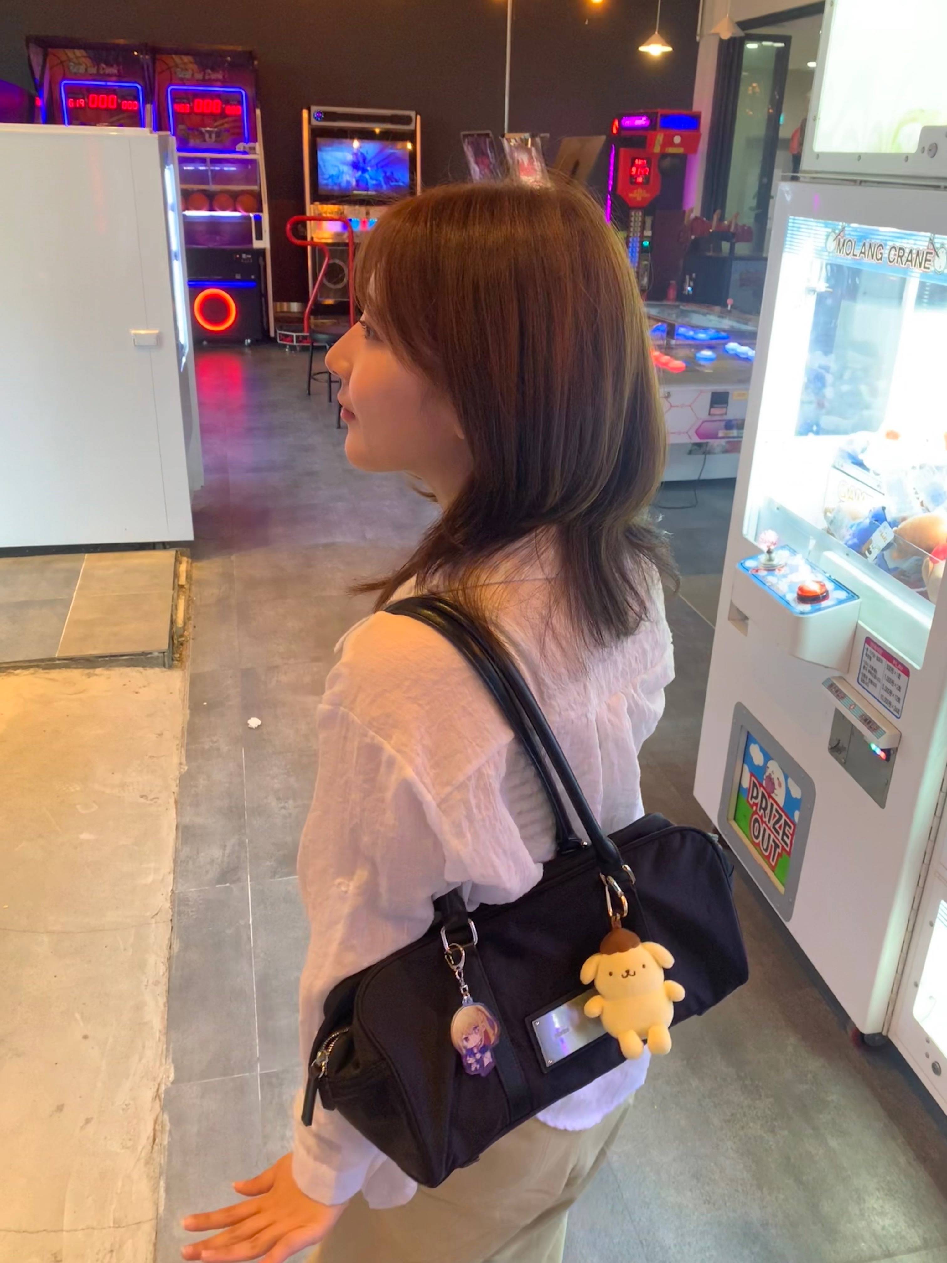 Matin Kim Sporty Tote Bag Black 착용 스타일
