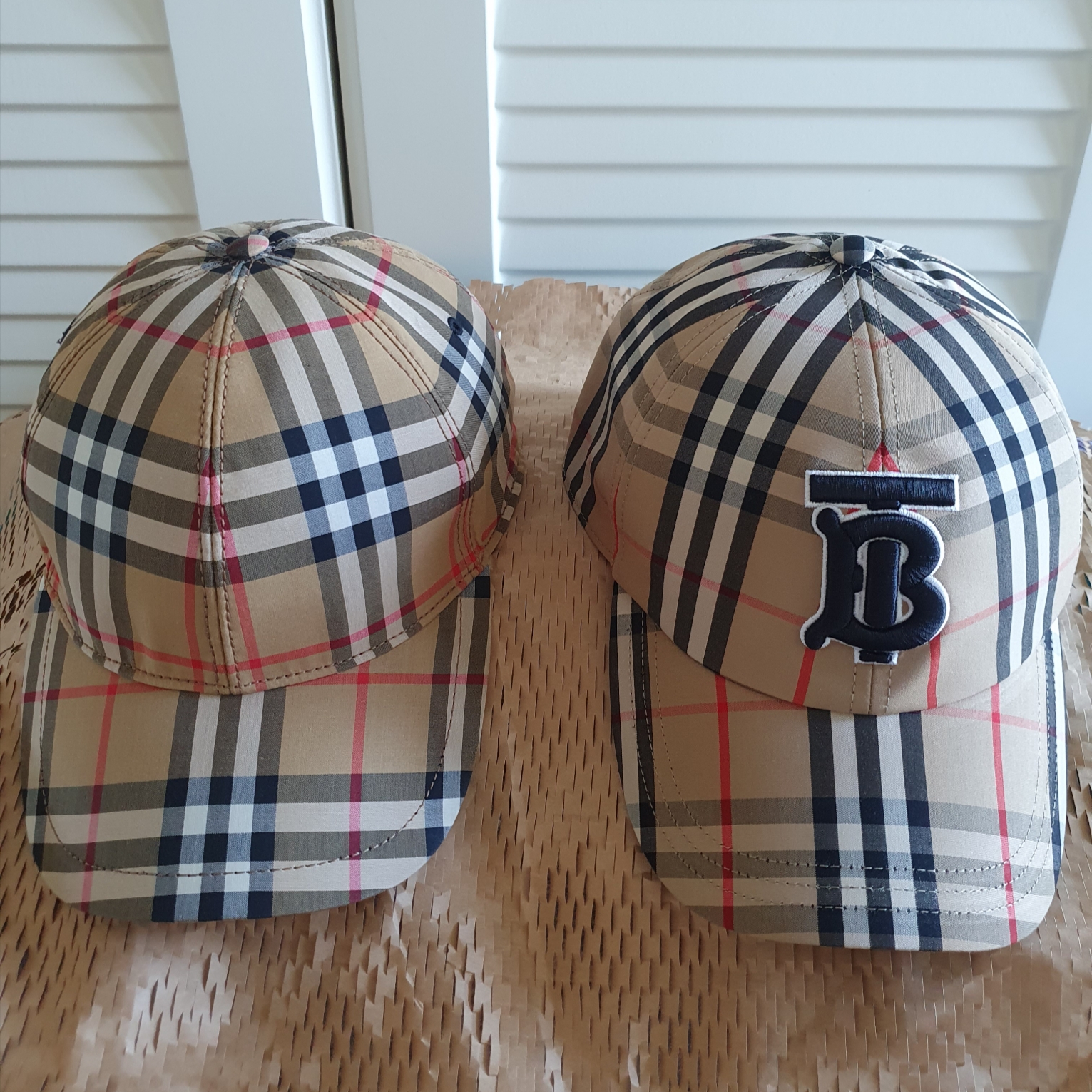 Burberry Monogram Motif Vintage Check Cotton Baseball Cap Archive Beige, Burberry Monogram Motif Vintage Check Cotton Baseball Cap Archive Beige 착용 스타일 - 4