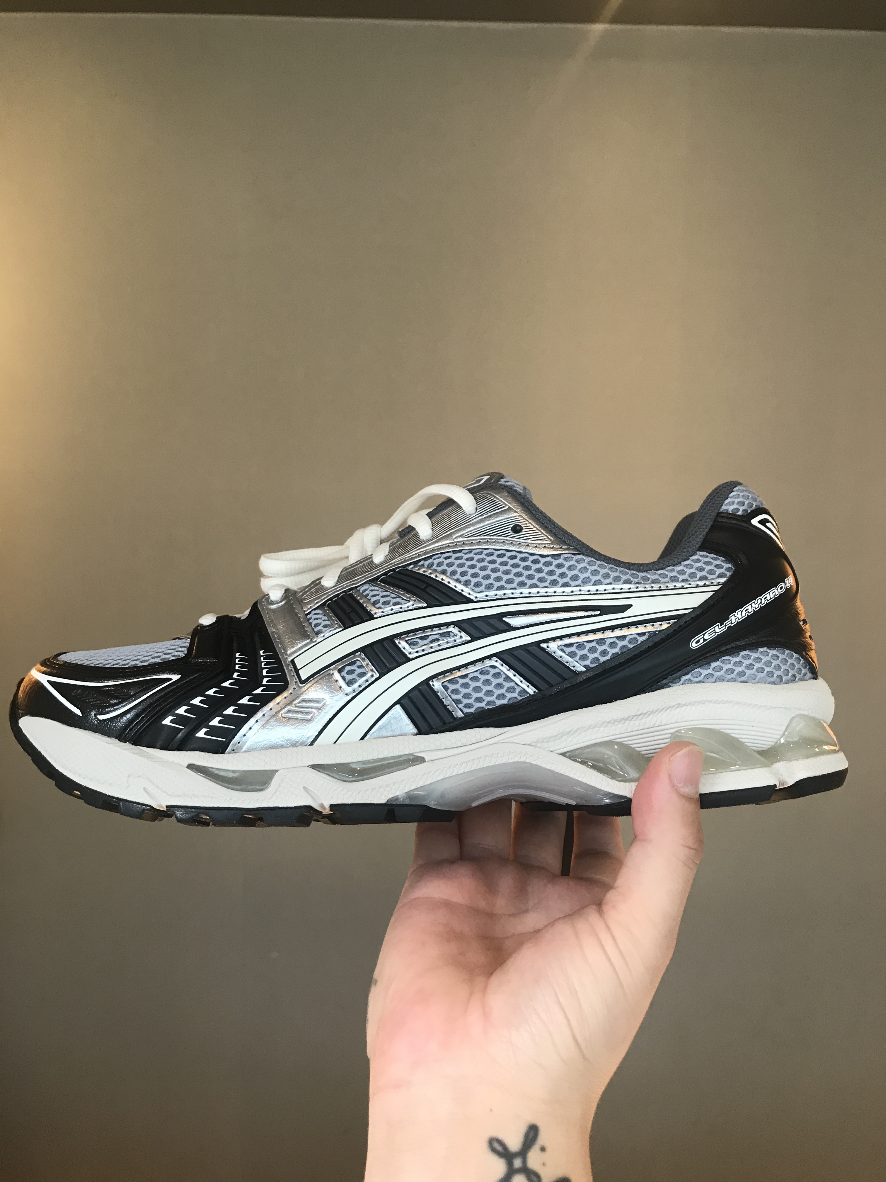 Asics Gel-Kayano 14 Black Glacier Grey 착용 스타일 - 1
