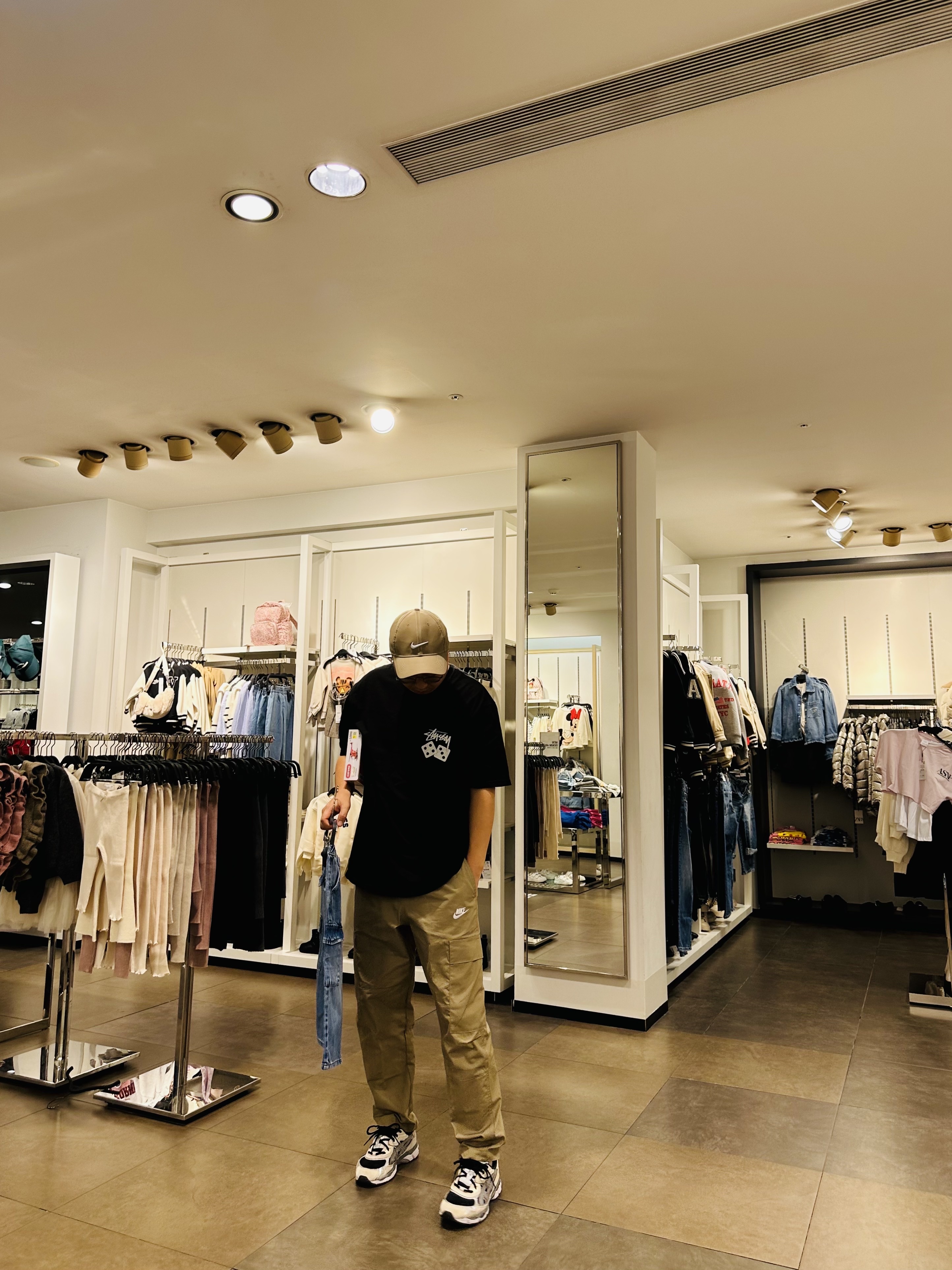 Malbon Golf x Nike Dri-Fit Legacy 91 Tech Cap Khaki, Stussy Dice Pigment Dyed T-Shirt Black 2021 착용 스타일 - 4