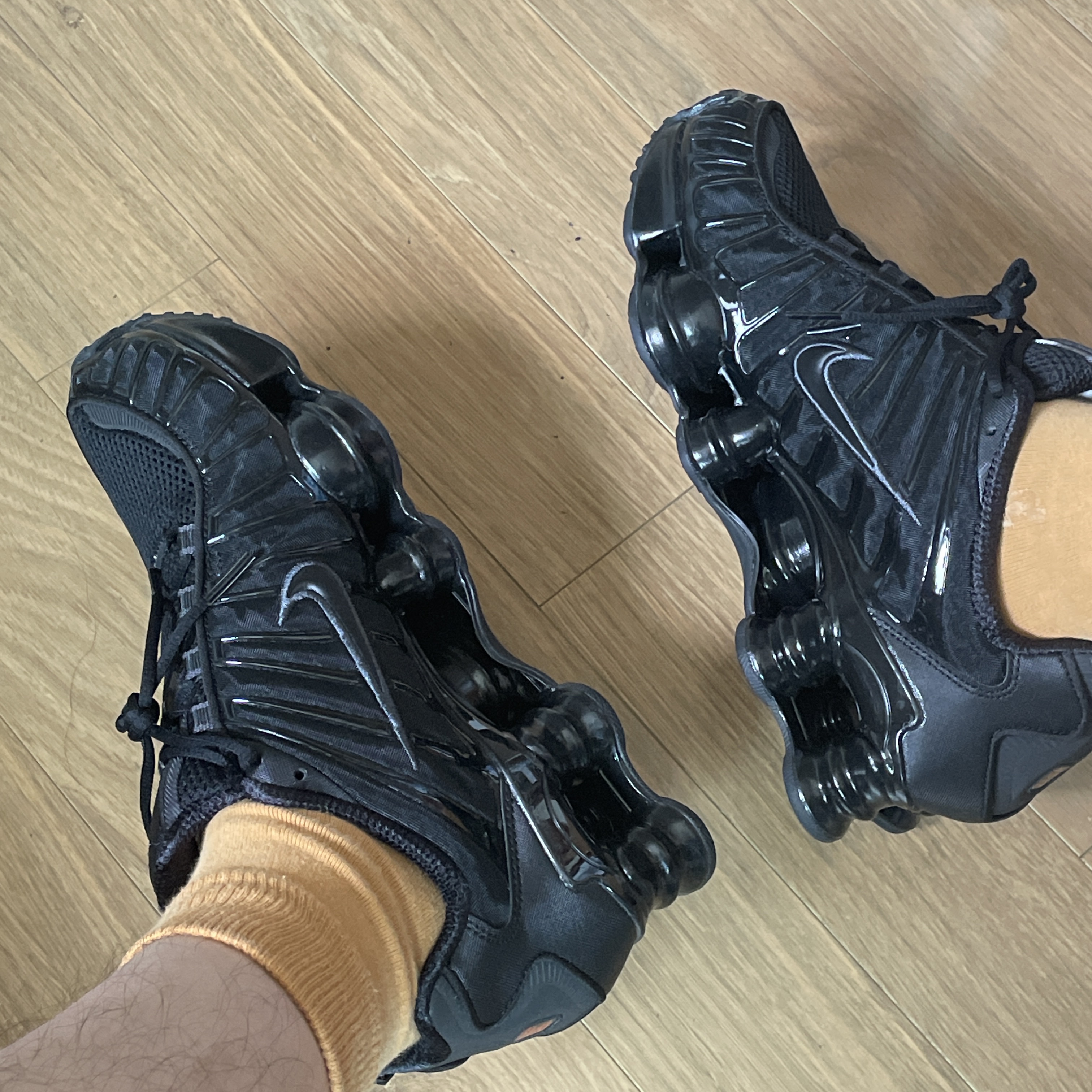 (W) Nike Shox TL Black and Max Orange 착용 스타일