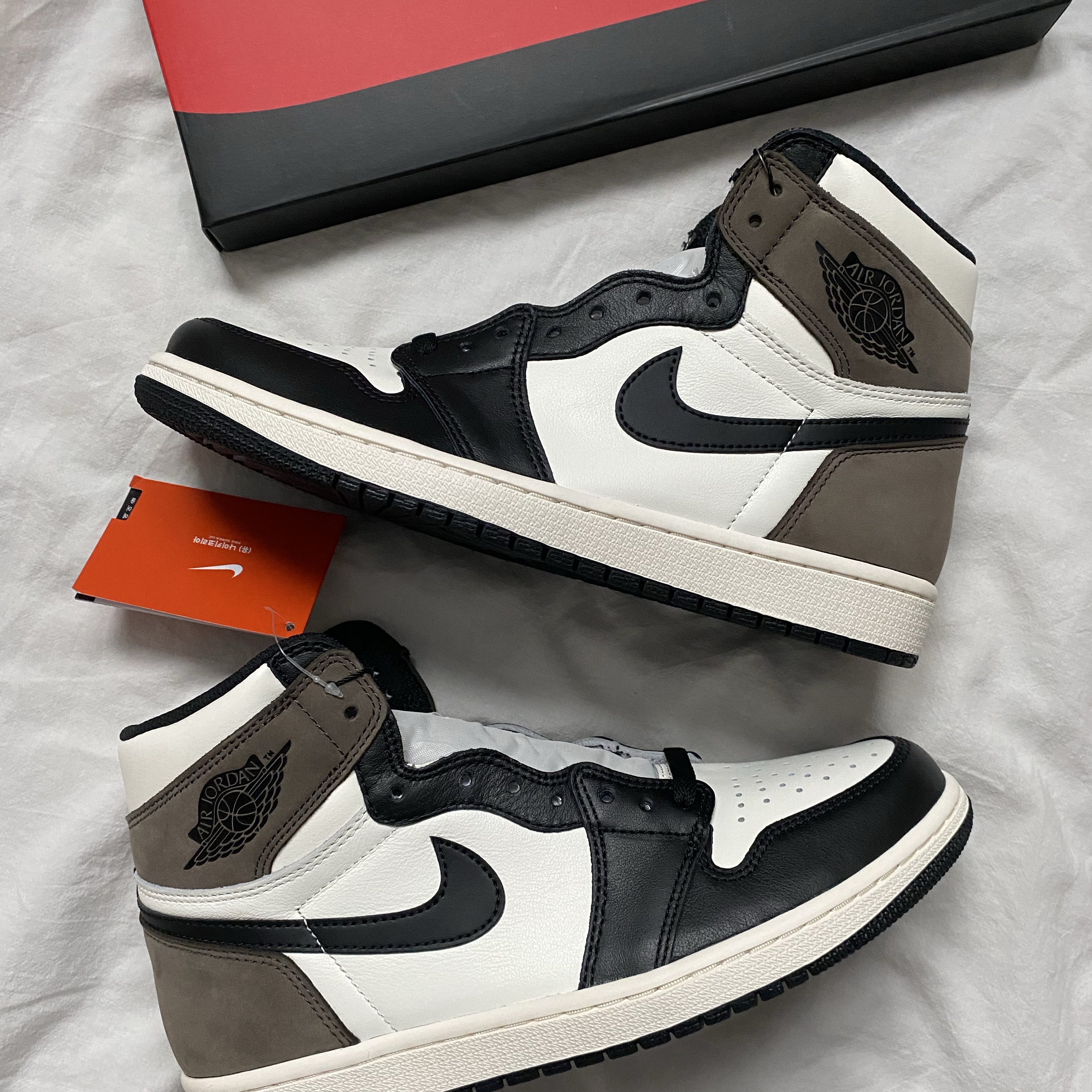 Jordan 1 Retro High OG Black Mocha 착용 스타일